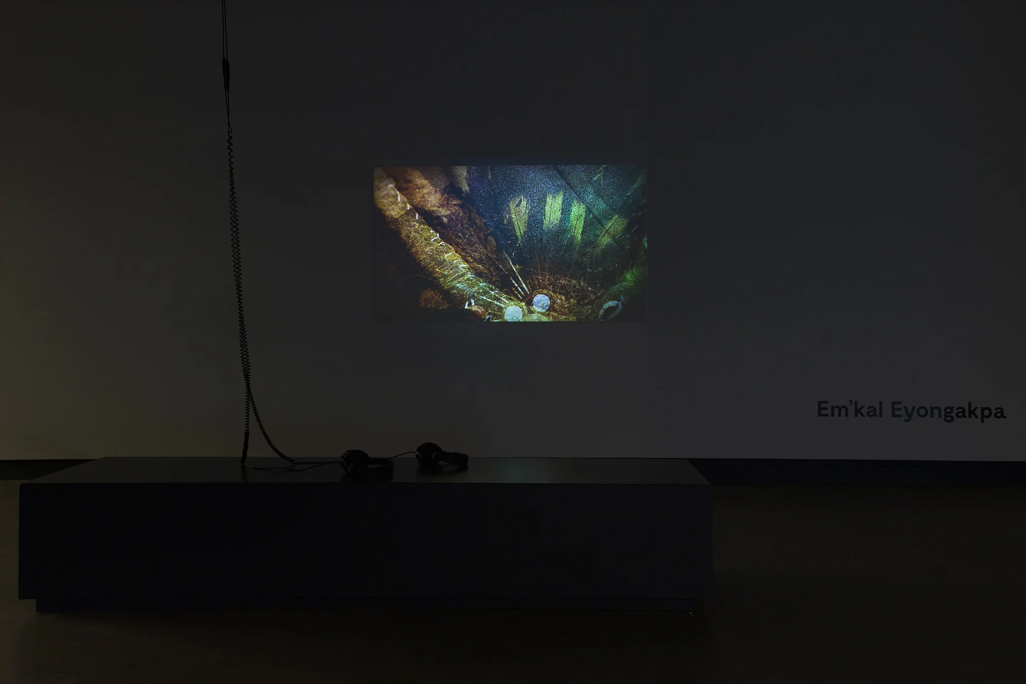 © Em'kal Eyongakpa, Letters from Etokobarek 1-i (201-). Vue de l'exposition présentée dans le cadre de la BNLMTL 2016 – Le Grand Balcon . Photo : Marilou Crispin.