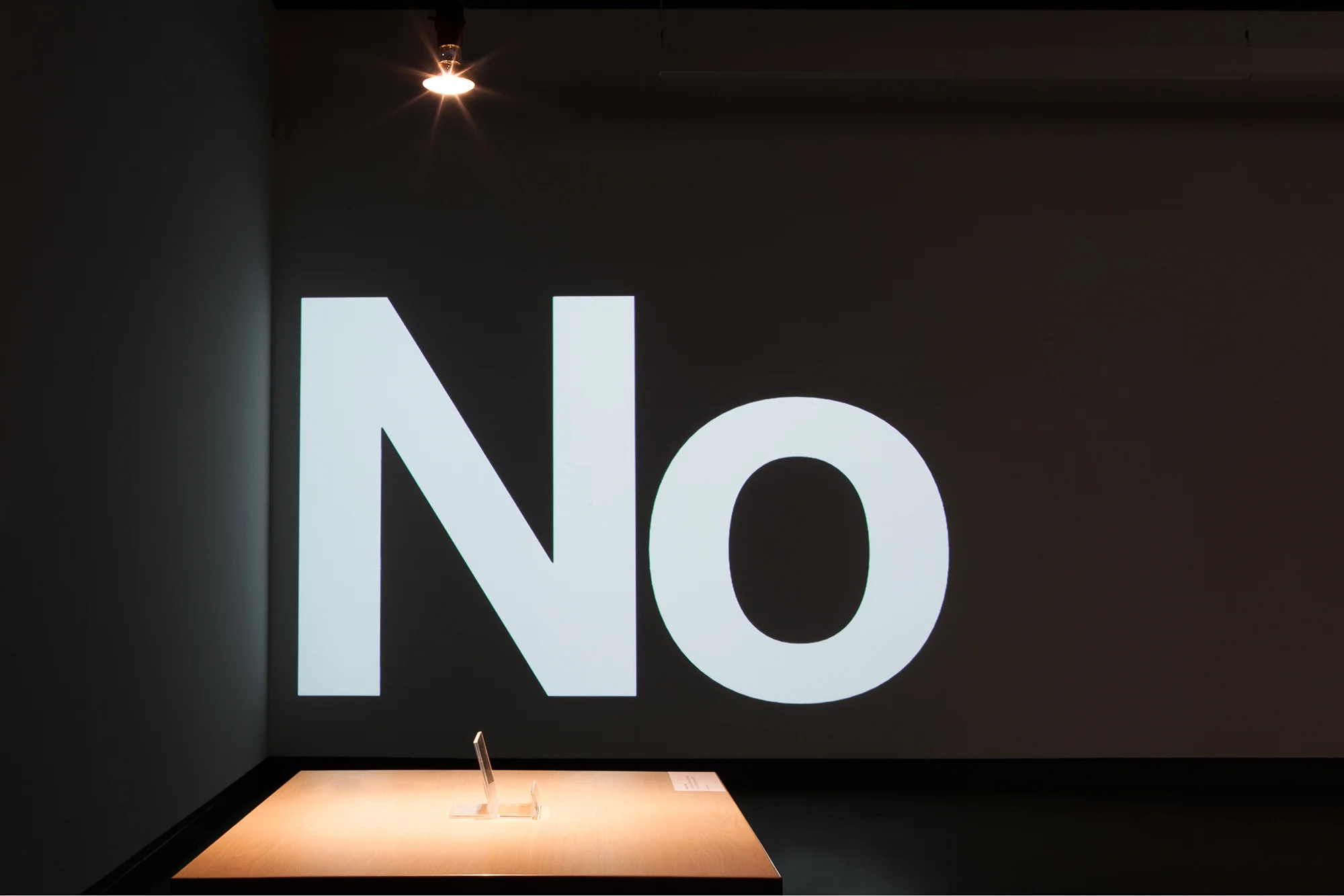 © Vue de l'exposition Let's be open about... L'art conceptuel (2016). Photo : Marilou Crispin.