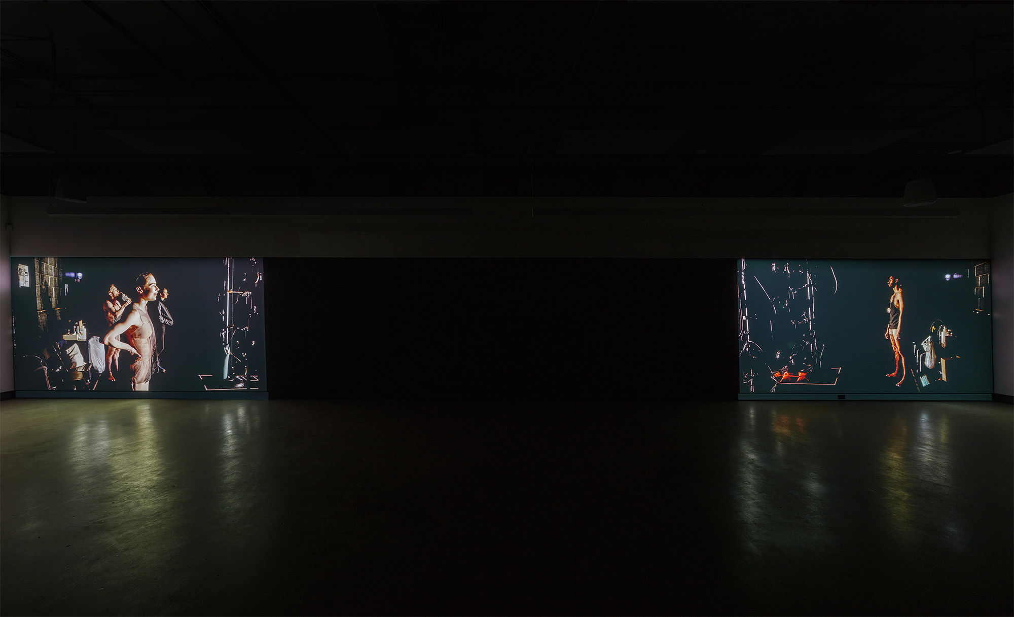 © David K. Ross, Parodos (2015). Vue de l'exposition. Photo : Guy L’Heureux.
