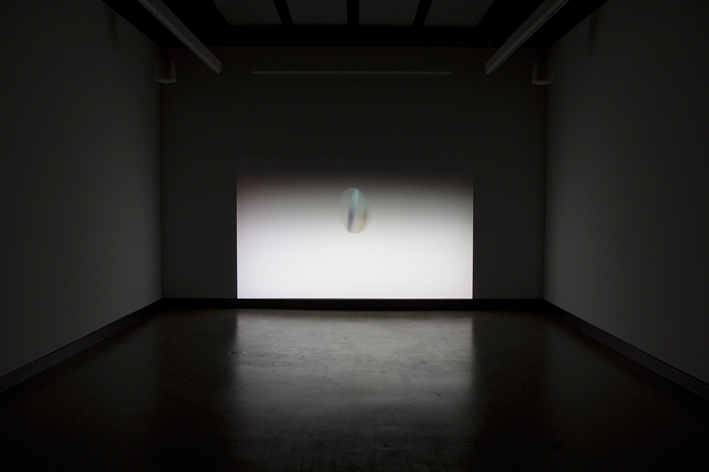 © Scott Massey, Untitled (An object kindly enclyning) (2012). Vue de l'exposition. Photo : Sara A. Tremblay.