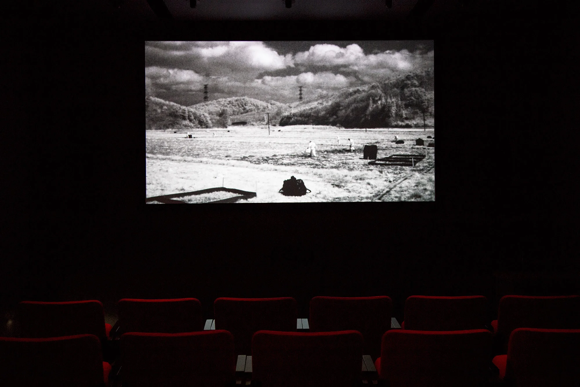 © The Otolith Group, The Radiant (2012). Vue de l'exposition. Photo : Dazibao.