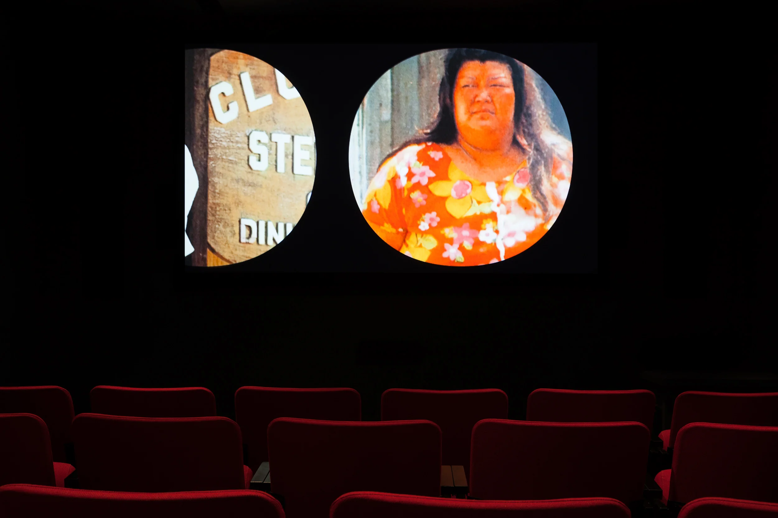© Krista Belle Stewart, Where the Water Boils (2017). Vue de l'exposition. Photo : Marilou Crispin.