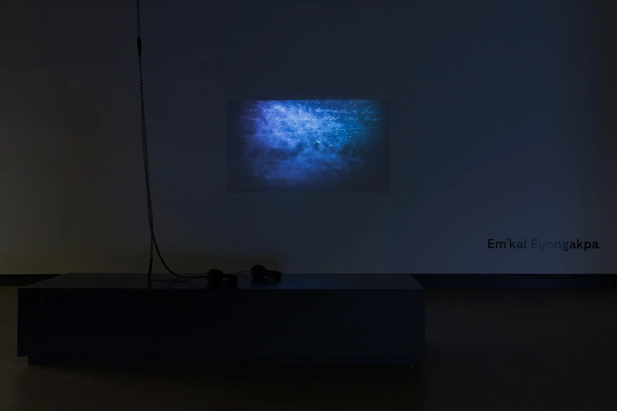 © Em'kal Eyongakpa, Letters from Etokobarek 1-i (201-). Vue de l'exposition présentée dans le cadre de la BNLMTL 2016 – Le Grand Balcon . Photo : Marilou Crispin.
