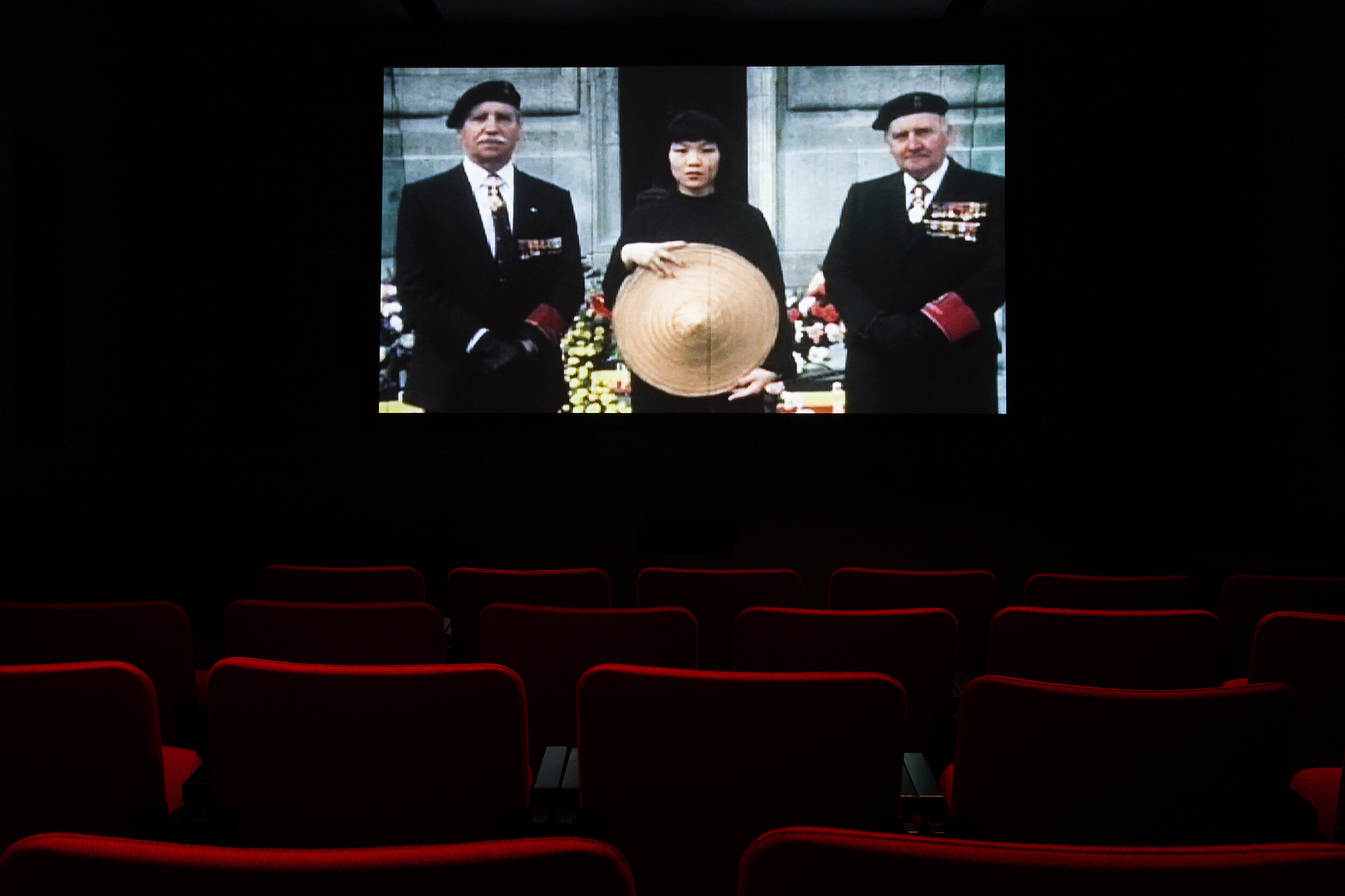  © kimura byol-nathalie lemoine,  Adoption  (1988). Vue d’installation de l’exposition  kimura byol-cho mihee 조미희-nathalie lemoine  , Dazibao, 2020. Photo : Marilou Crispin. 
