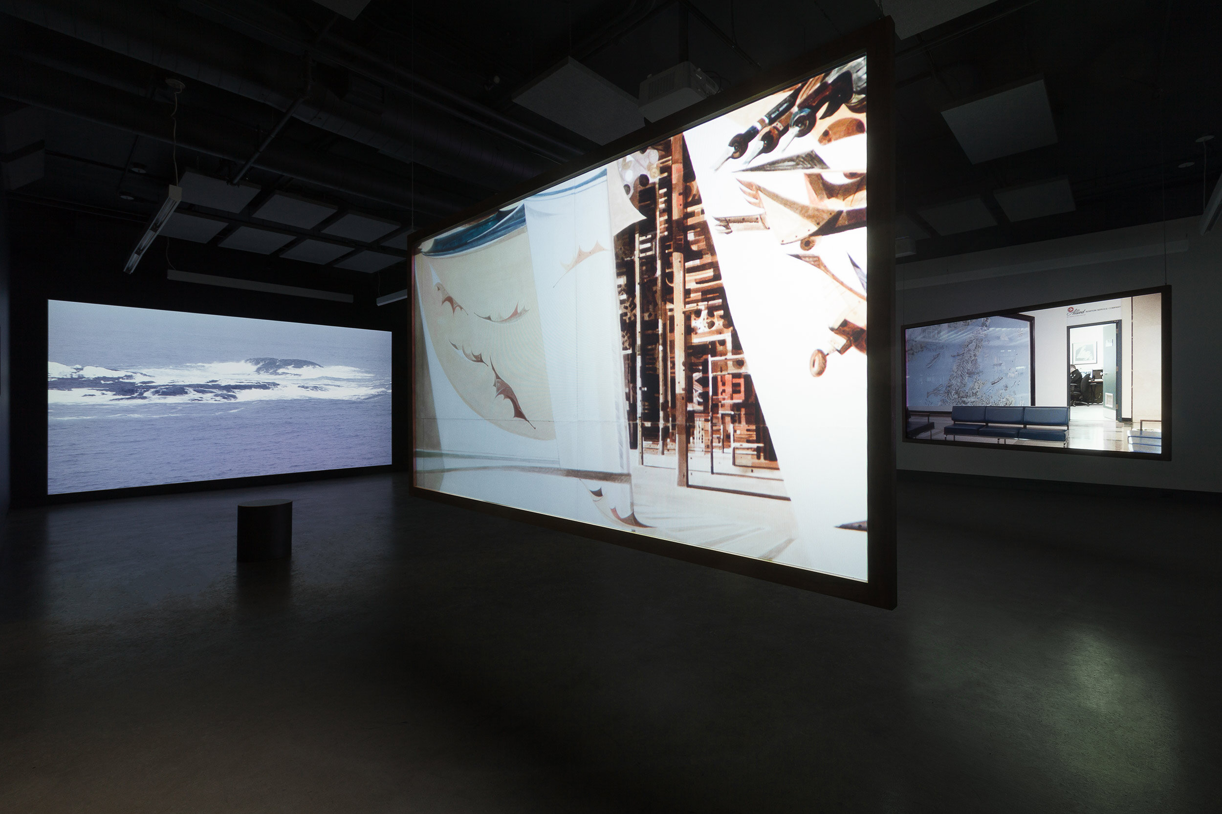  © Myriam Yates, vue d’installation de l’exposition  Gander Islands , Dazibao, 2018. Photo : Marilou Crispin. 