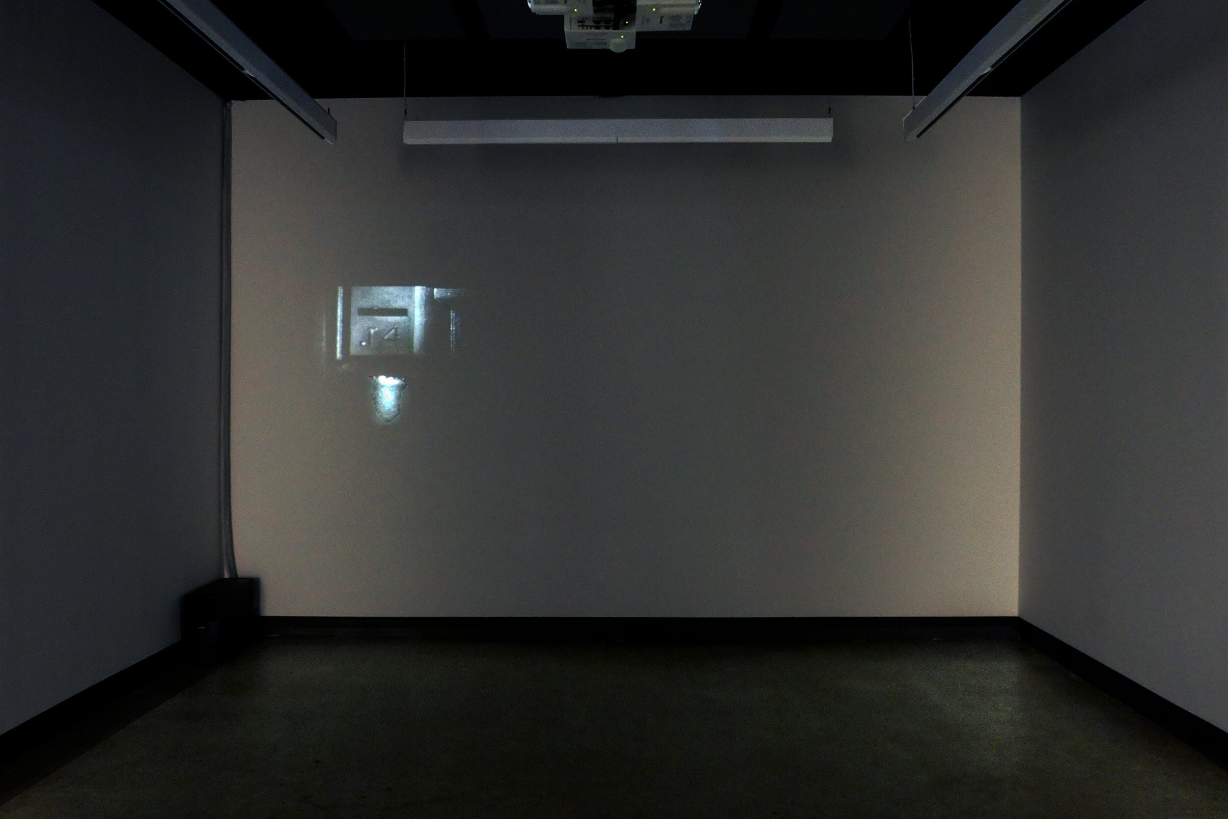  © Jacinthe Lessard-L., vue d’installation de l'exposition  La chambre inversée , Dazibao, 2014. Photo : Dazibao. 