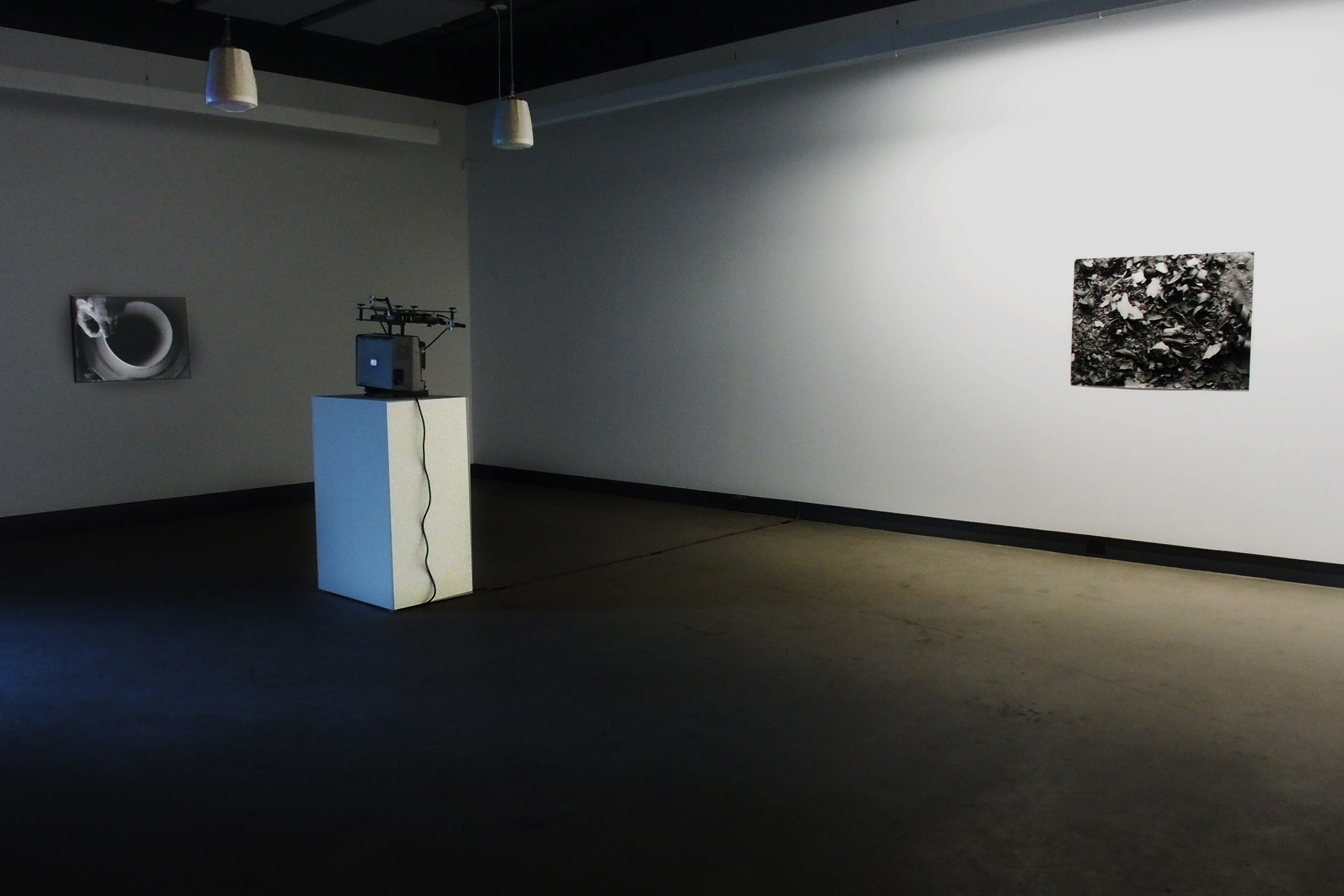 © Lorna Bauer et Jon Knowles, vue d’installation de l'exposition  Rotations , Dazibao, 2014. Photo : Dazibao. 