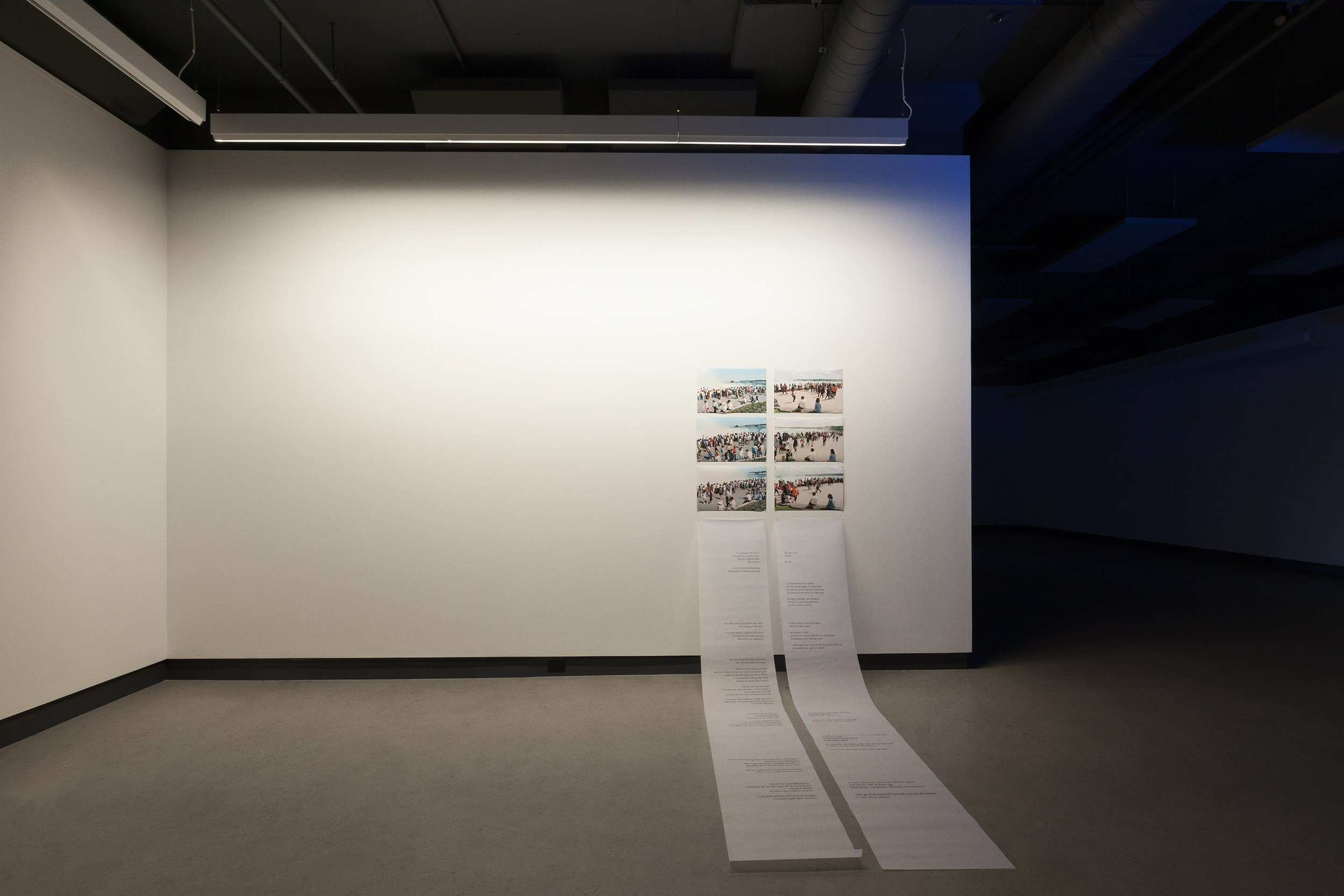  © Zinnia Naqvi,  I’m getting a bit dizzy from the sun and the heat (Another desi with a camera)  (2019) de la série  Yours to Discover  (2019). Vue d'installation de l'exposition  the Translation is Approximate , Dazibao, 2021. Photo : Marilou Crisp