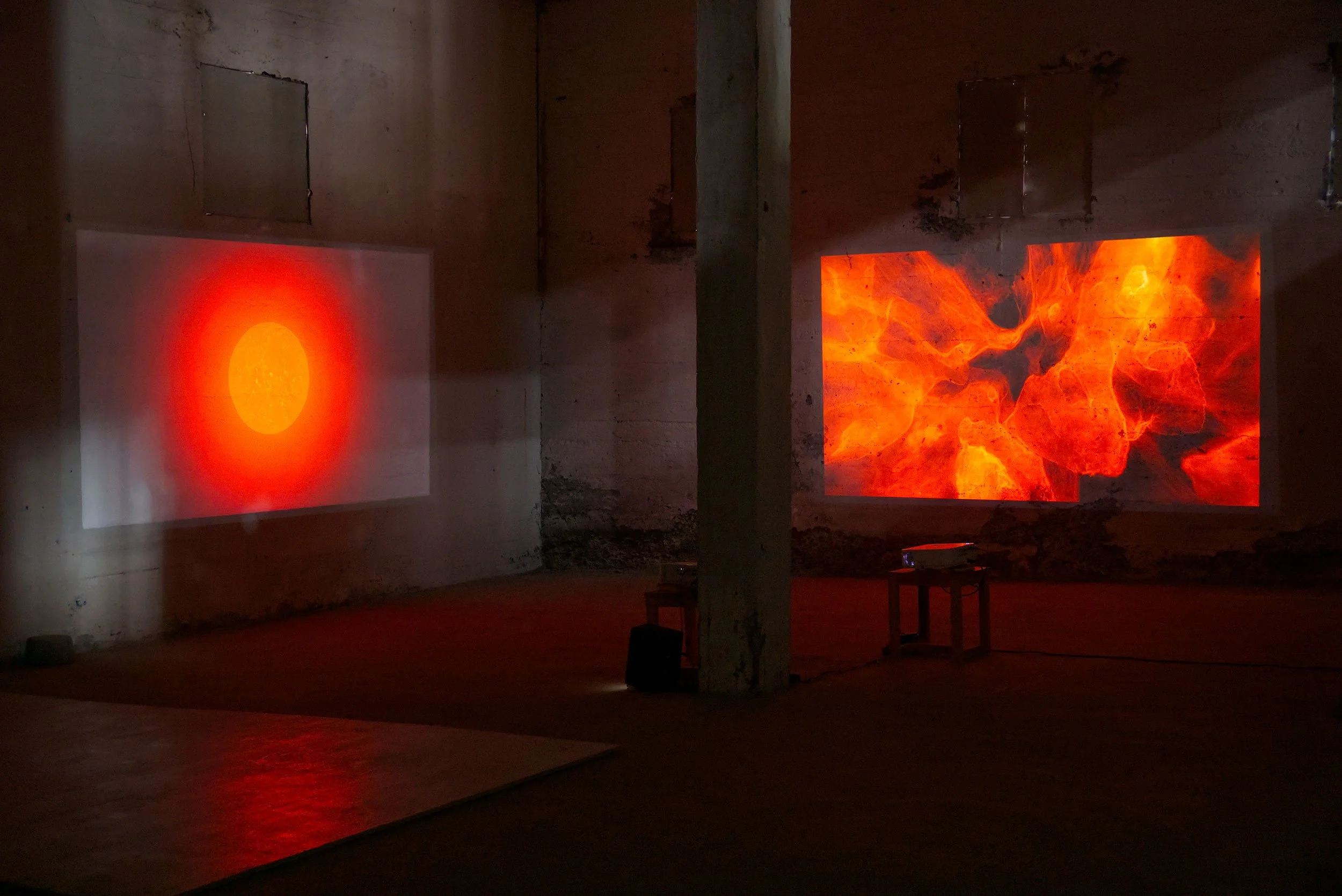  © Julie Tremble, vue d'installation de l'exposition  Hors contexte parfait — Úr fullkomnu samhengi , The Factory (Hjalteyri, Islande), 2025. Photo : Philippe-Aubert Gauthier et Tanya St-Pierre. 