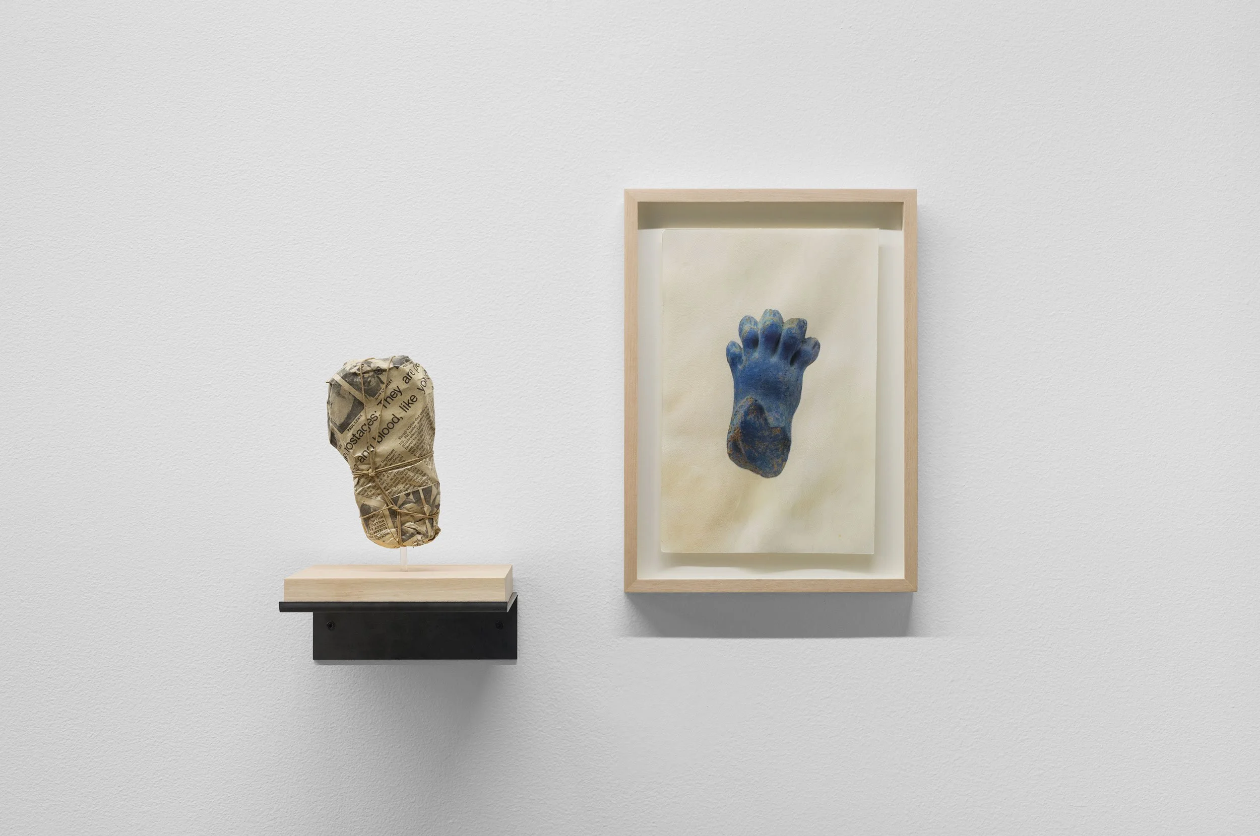  © Anahita Norouzi,  The Weight of Distant Objects  (2025) dans l’exposition  The Art Gallery Problem , Dazibao, 2026. Coprésentée avec The Blackwood, University of Toronto Mississauga. Photo: Atlas documentation 