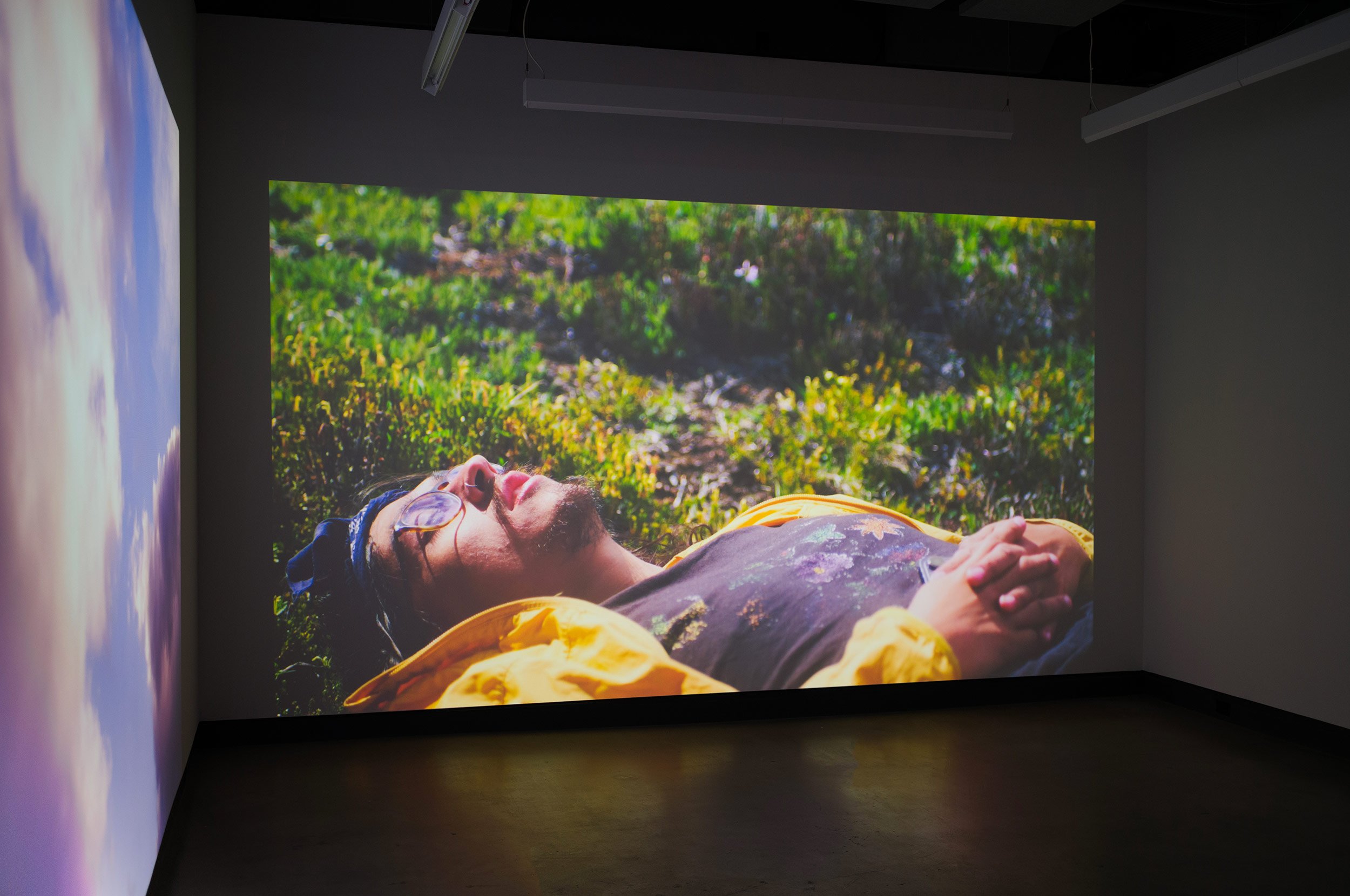  © Tyson Houseman, vue de l’exposition  NDN Time , Dazibao, 2026. Photo : Atlas documentation 