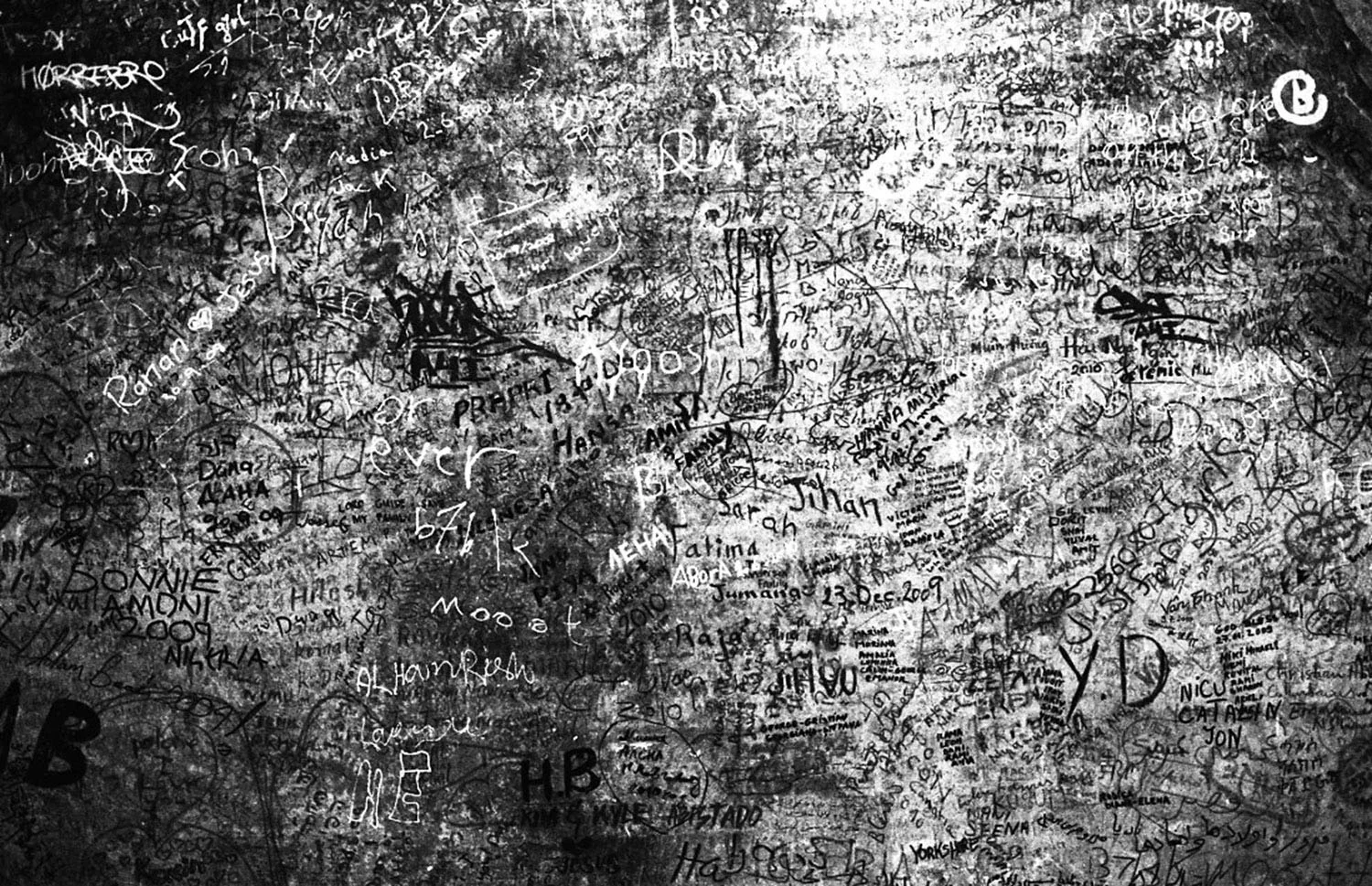 web graffiti-jerusalem-sepulchre.jpg