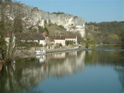 Rocher du Saussois (Custom).jpg