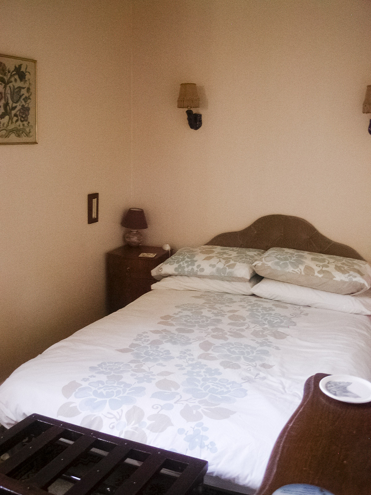 chalet bedroom 2b.jpg