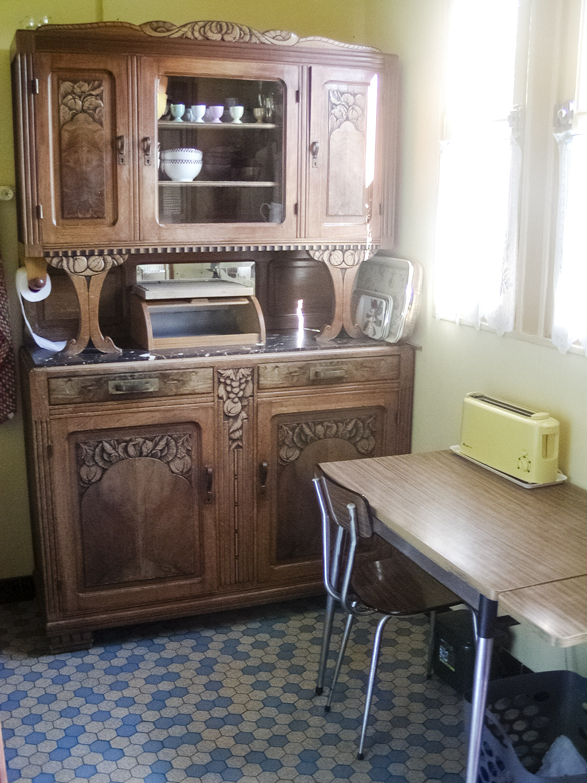 chalet kitchen 1a.jpg