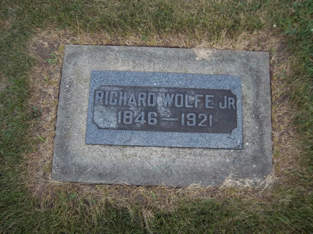 Gravestone of Richard “Dick” Wolfe at Saint Columba Cemetery in Ottawa, Illinois (The VanFleets / Find a Graves)