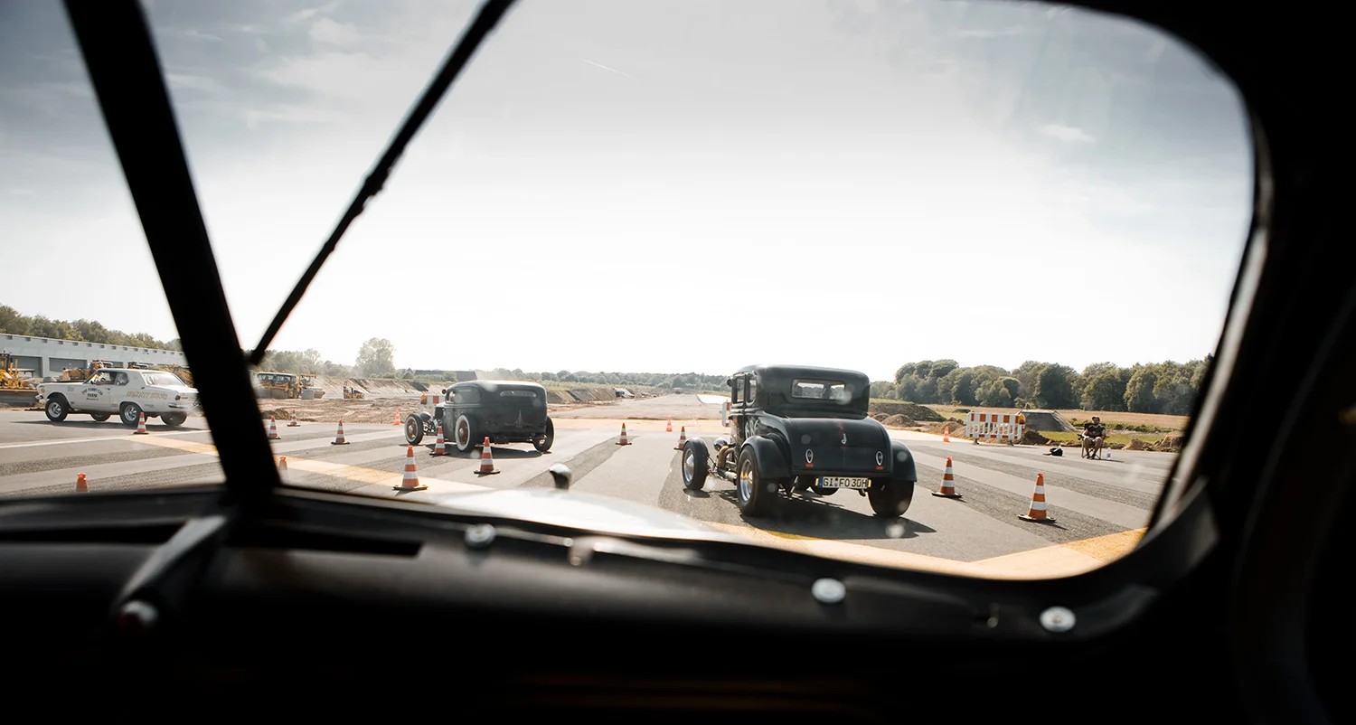 Dragstrip racing lineup at the 2010 Kustom Kulture