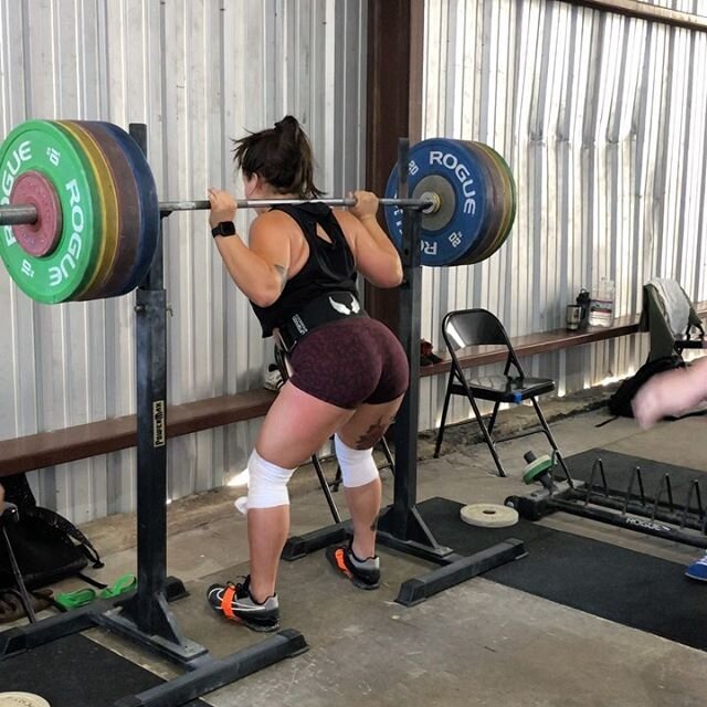 Big Day for @natbufton with Two Huge PR&rsquo;s in the Backsquat (160 kg/352 lbs) and Push Press (85 kg/187 lbs)! Great job Natalie!
#archonstrong #weightlifting #dallasweightlifting #girlswholift #squats #squatgoals