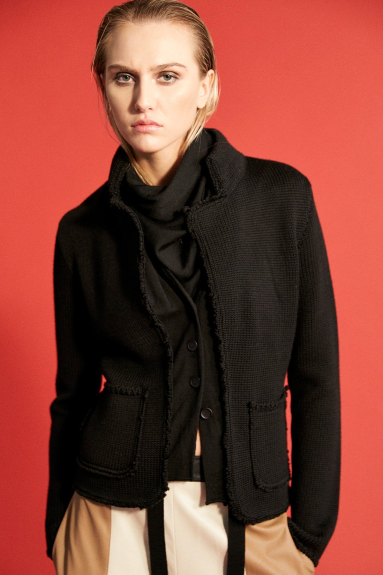 Black Knit Jacket with Raw Details // Veste Noire en Maille avec Details Brut
