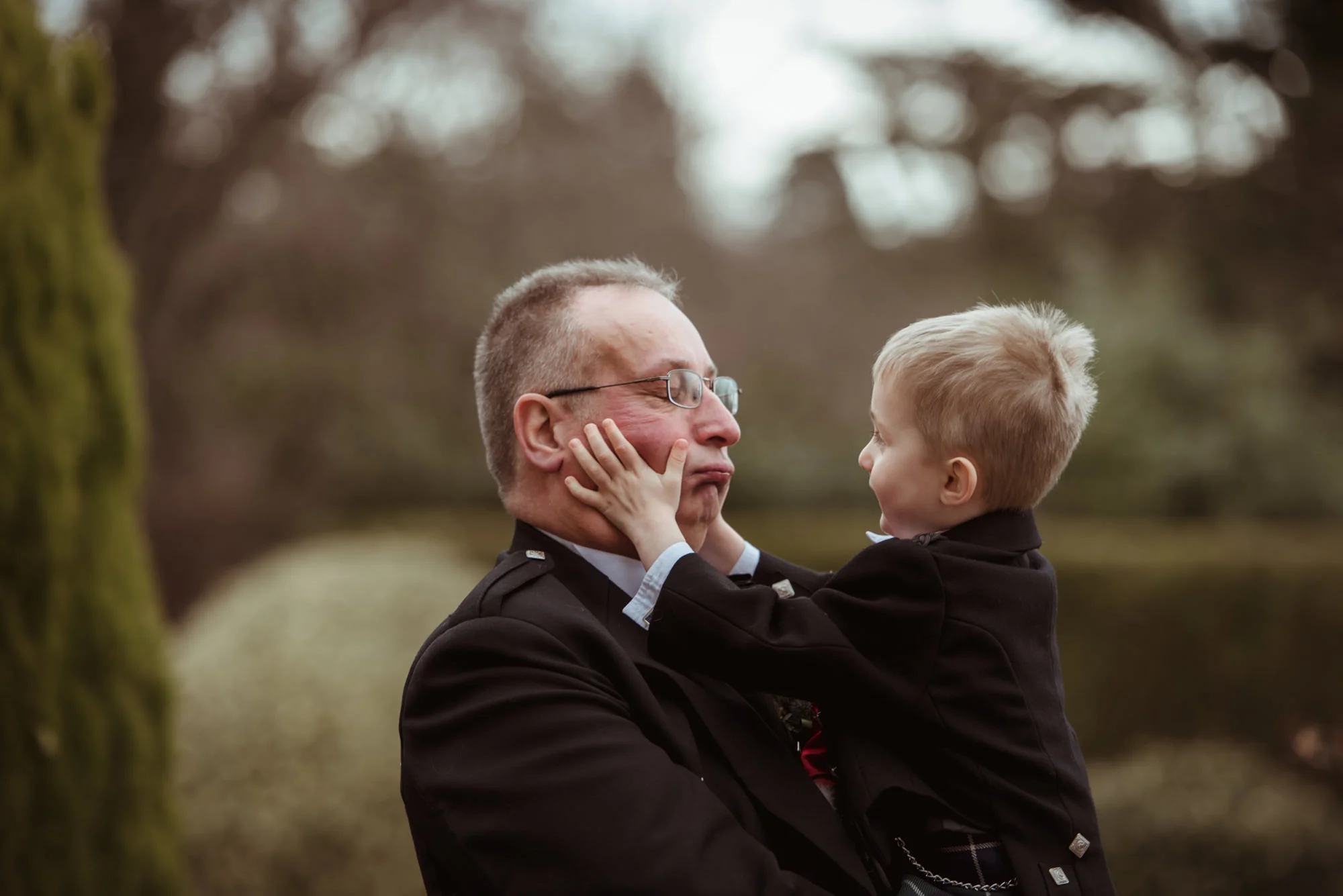 fun wedding photography glasgow.jpg