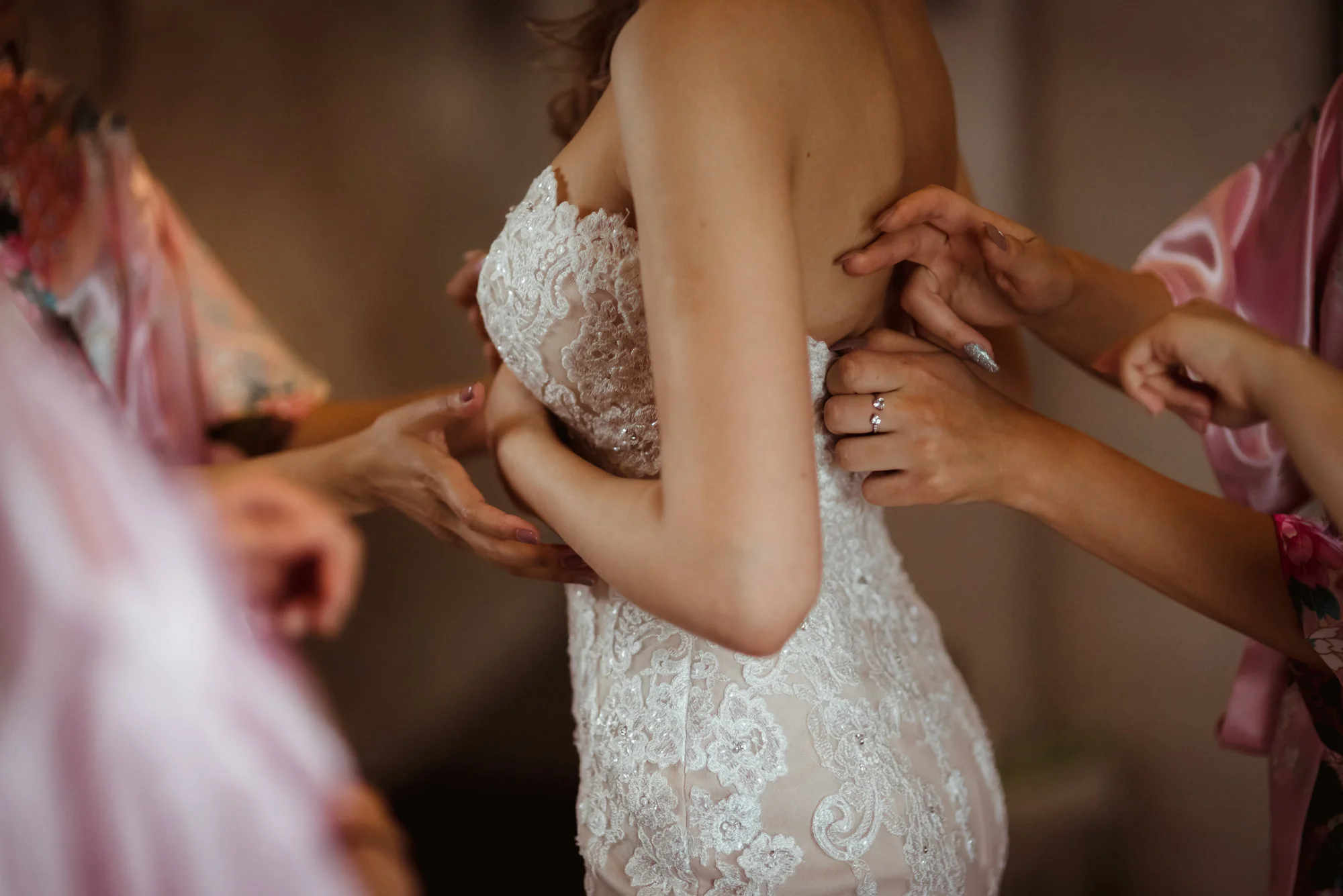 slim-fit-wedding-dress-glasgow.jpg