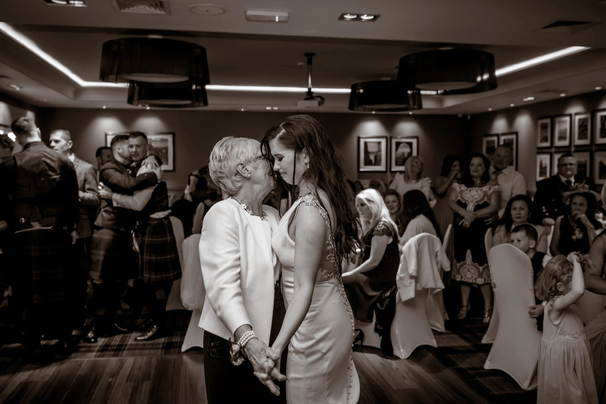 natural-wedding-photography-chatelherault.jpg
