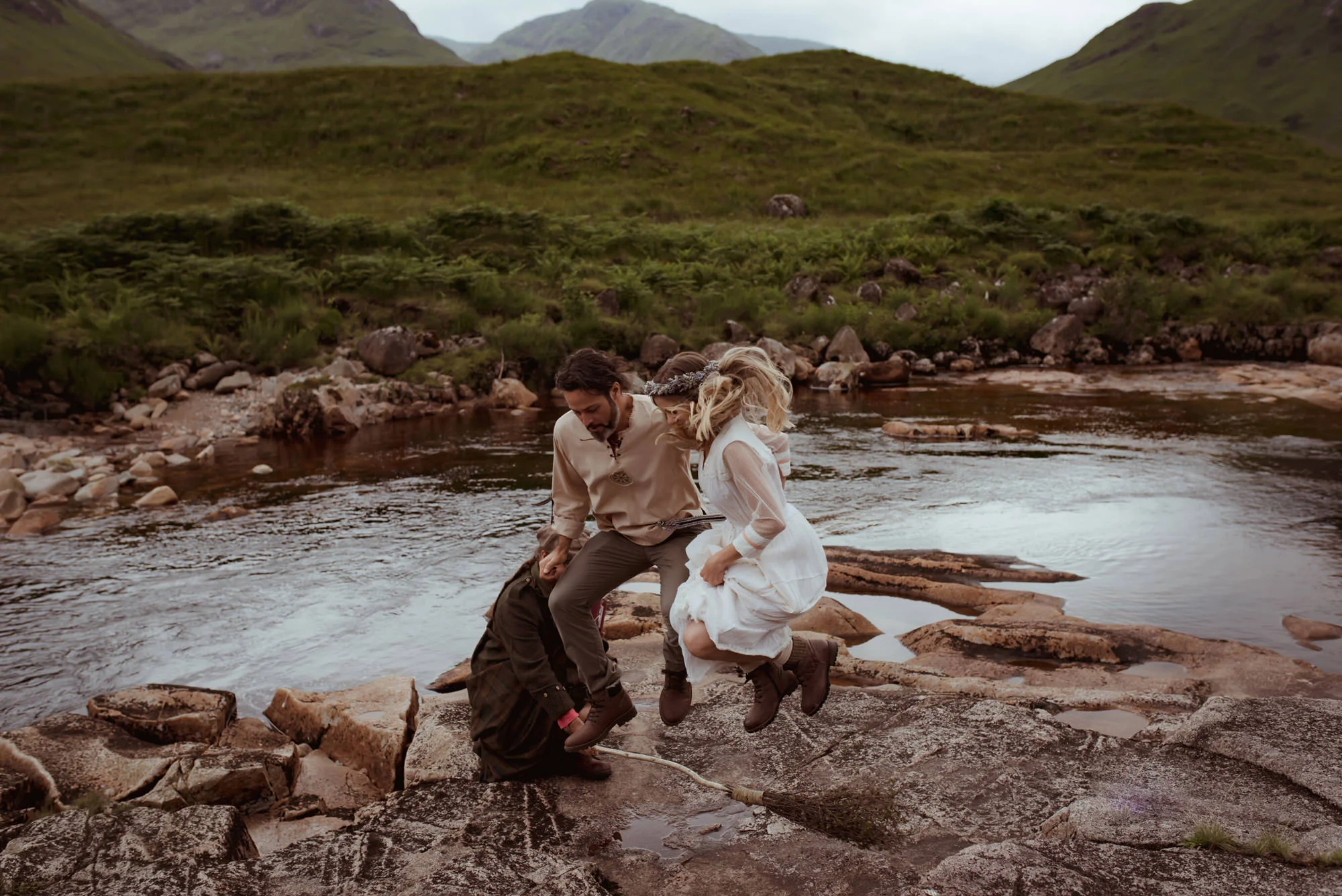 scottish-outdoor-wedding-ceremony-rituals.jpg