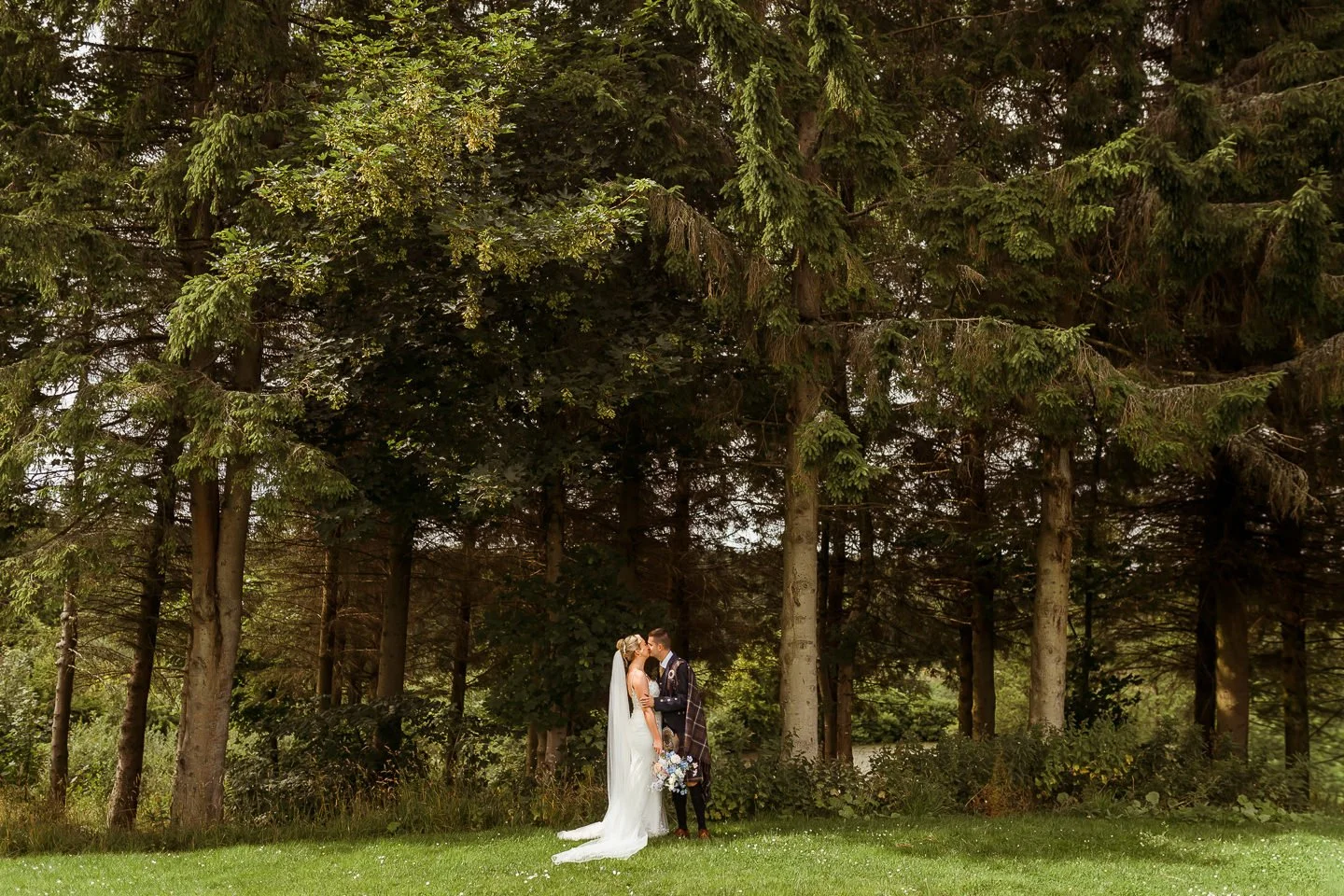harburn barn wedding (6).jpg