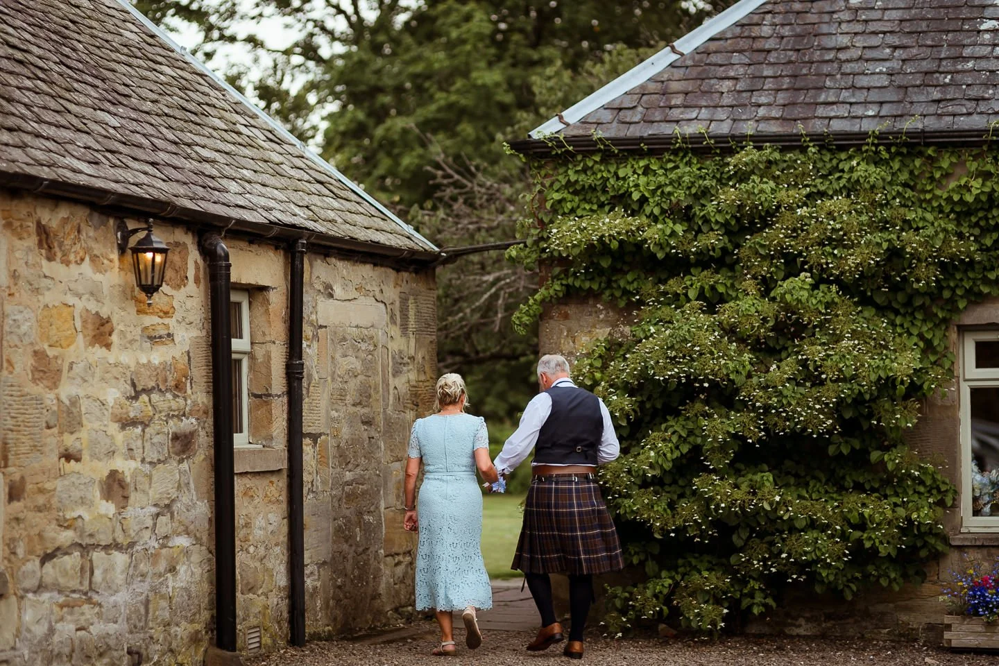 rustic wedding venue near edinburgh (7).jpg