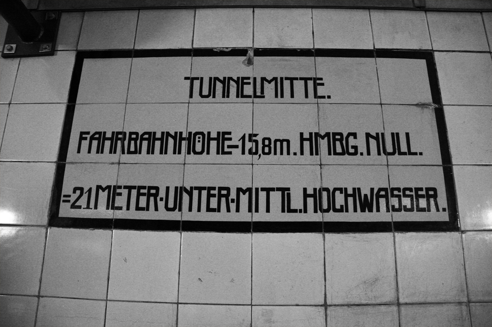 Tunnel sign Hamburg.jpg