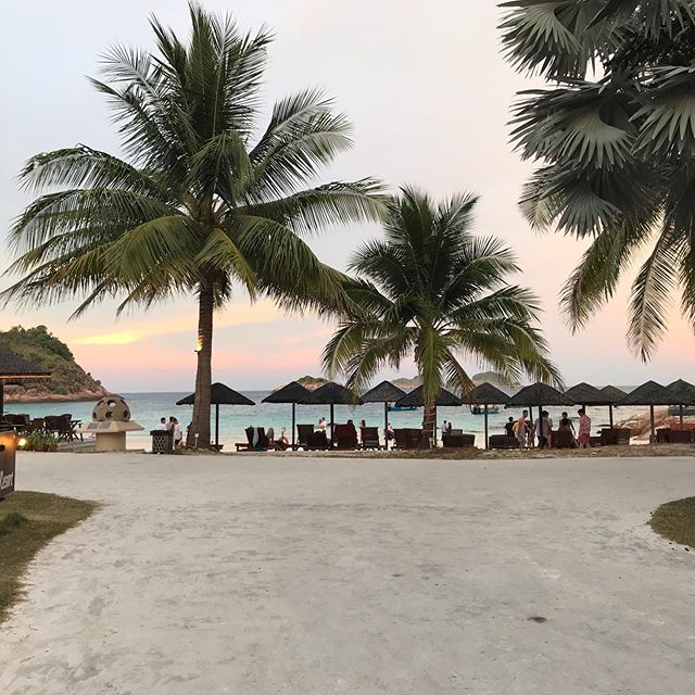 I honestly wouldn&rsquo;t mind being on this island today. 👆🏼🌴🐠🥥 Who&rsquo;s with me?!
&bull;
&bull;
&bull;
#tbt #vacation #malaysia #redangisland #tropical #island #beach #daydream #takemeback #travel #discover