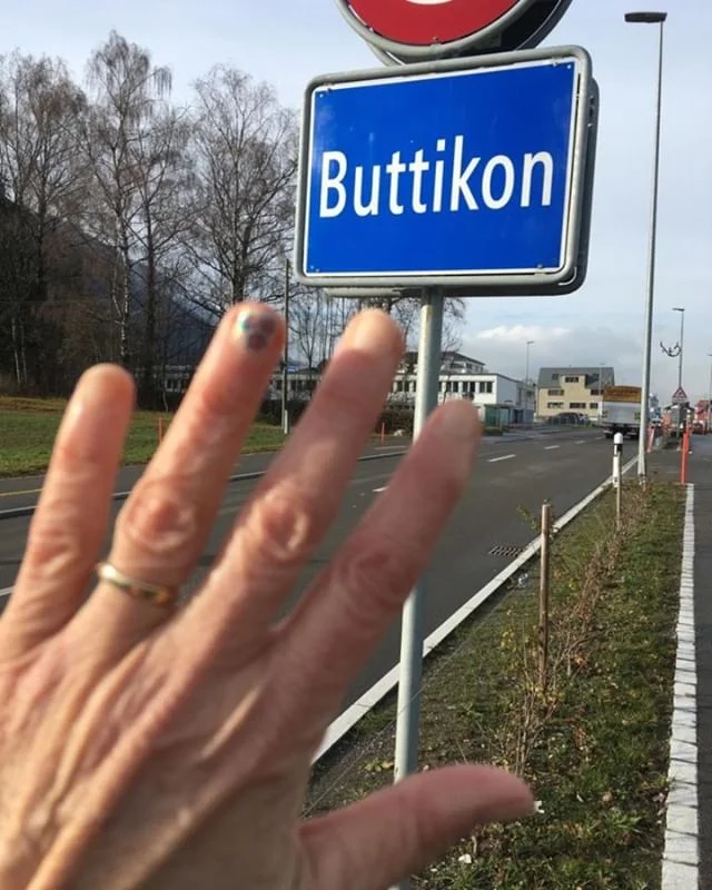 #stoppmissbrauch #kummernummer #n&auml;gelmitk&ouml;pfen #buttikon