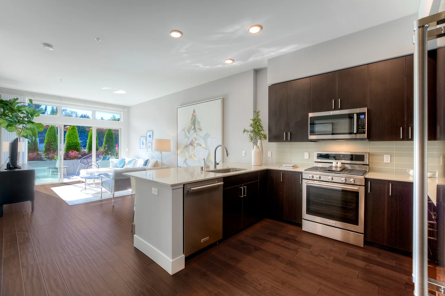 50 Pine Kitchen&Living3.jpg