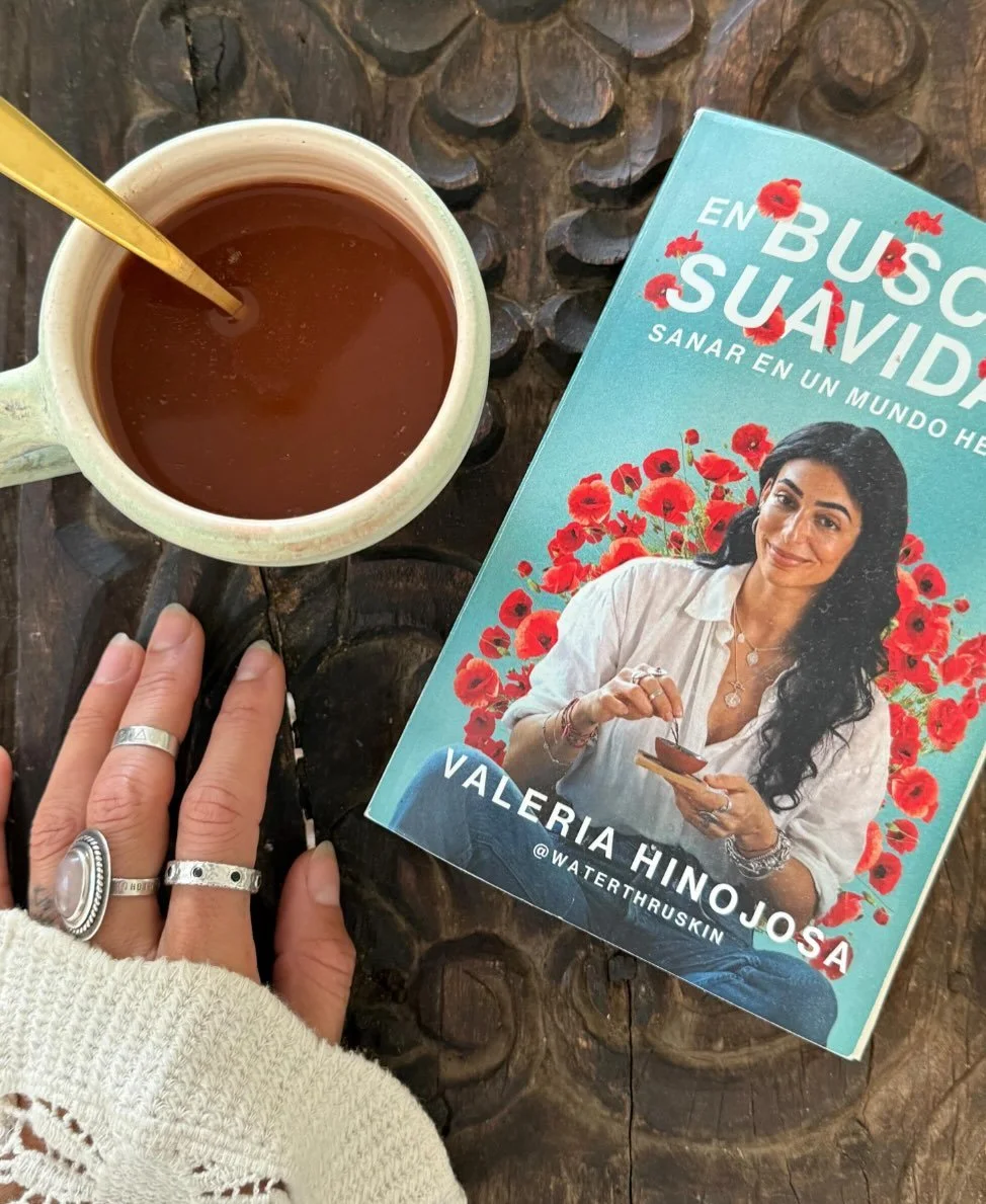 ✨Libro del Mes! En busca de la suavidad por Valeria Hinojosa @waterthruskin 🫶🏽 #latinauthor

&Uacute;nete a nuestro book club en:
www.creadoraclub.com

En estas p&aacute;ginas, Valeria, activista, ecoemprendedora y creadora de contenido nos abre su