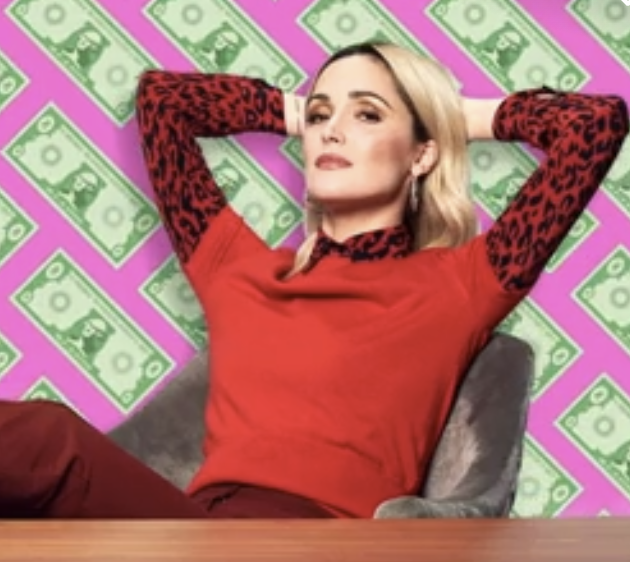 mujer decididas poderosa con brazos arriba fondo de dinero awoman.png