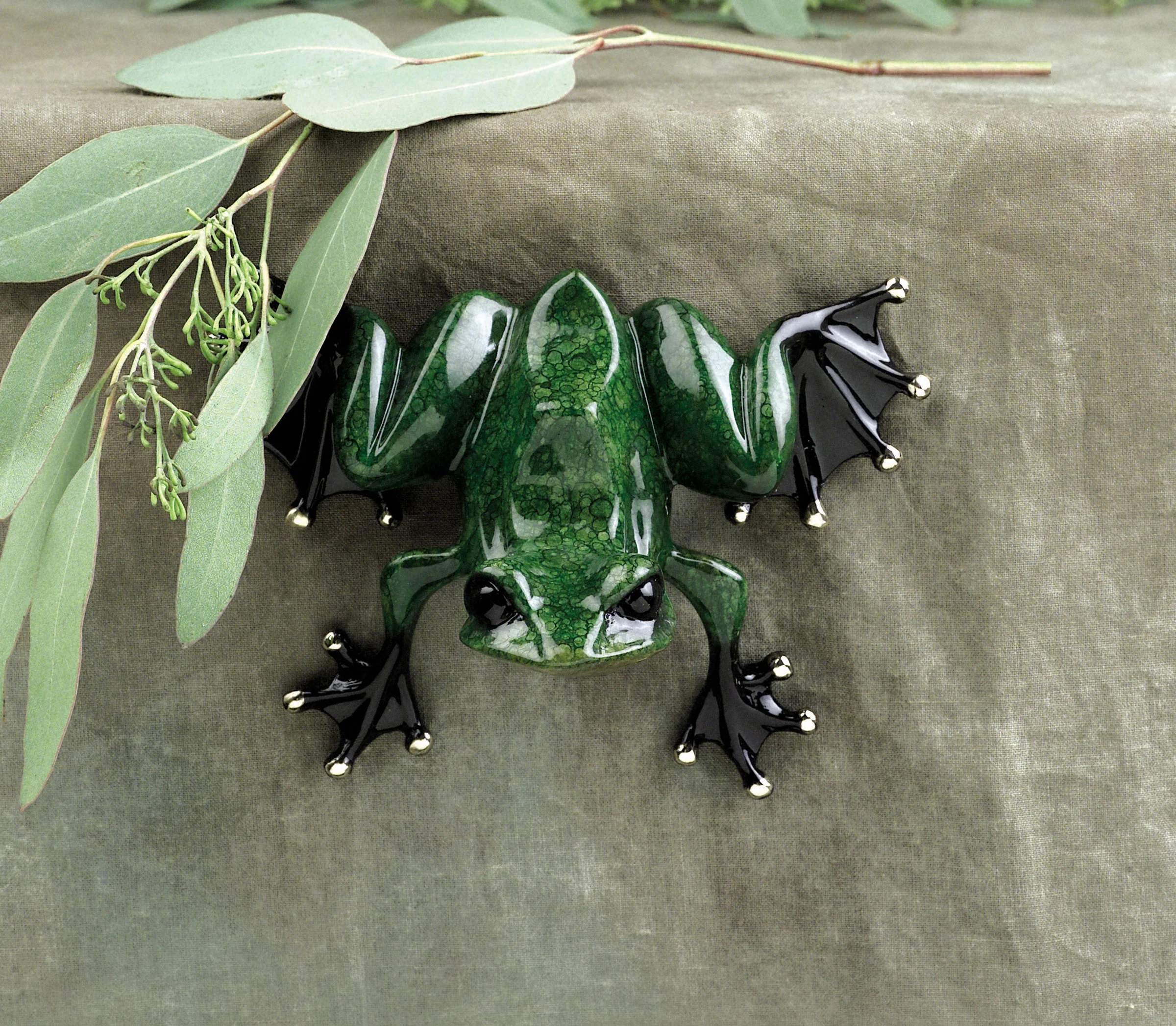 Tim Cotterill Frog Man カエルの置物 Frogman by Tim Cotterill — Studio Seven Arts