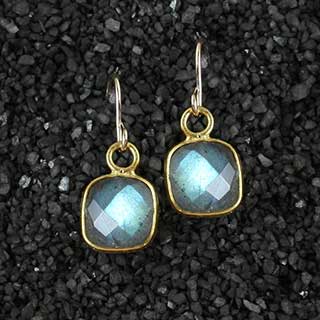 Bezel Small Cube Labradorite Earring (e-8gzu).jpg