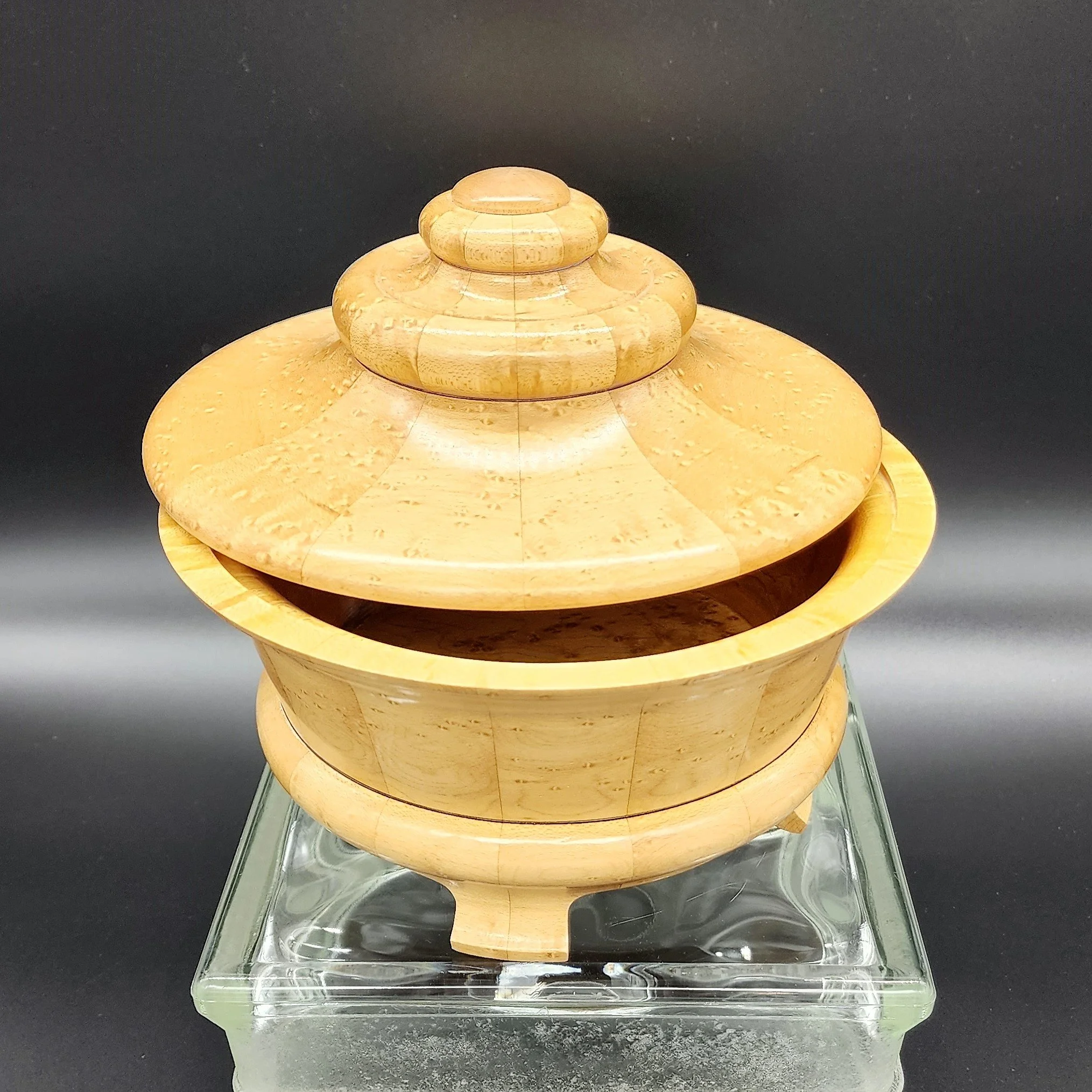 Crown Bowl with Feet 3.jpg