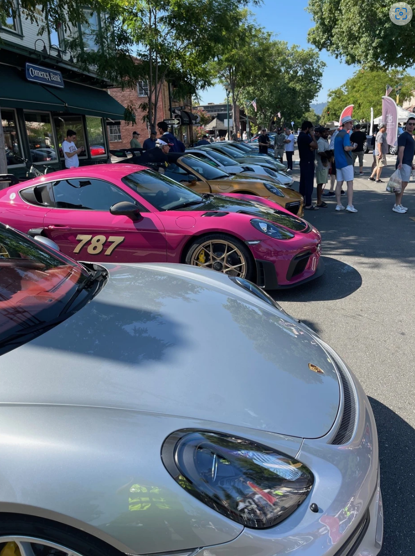 Porsches on main pink car.png