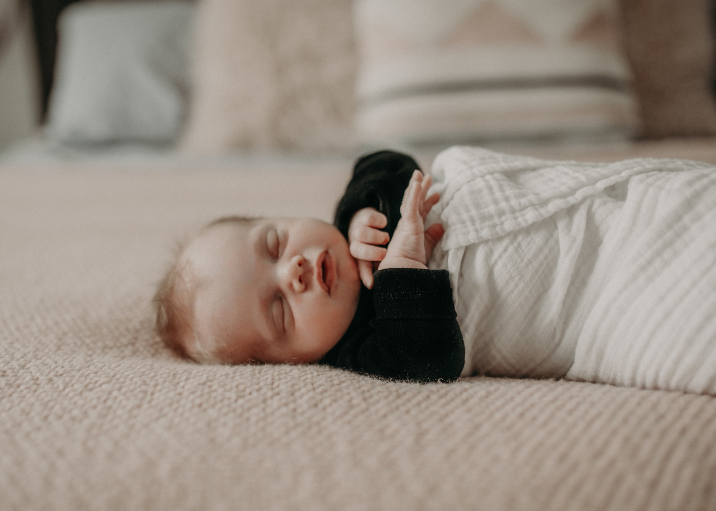 River_Falls_Lifestyle_Newborn_Family_Photographer2.jpg