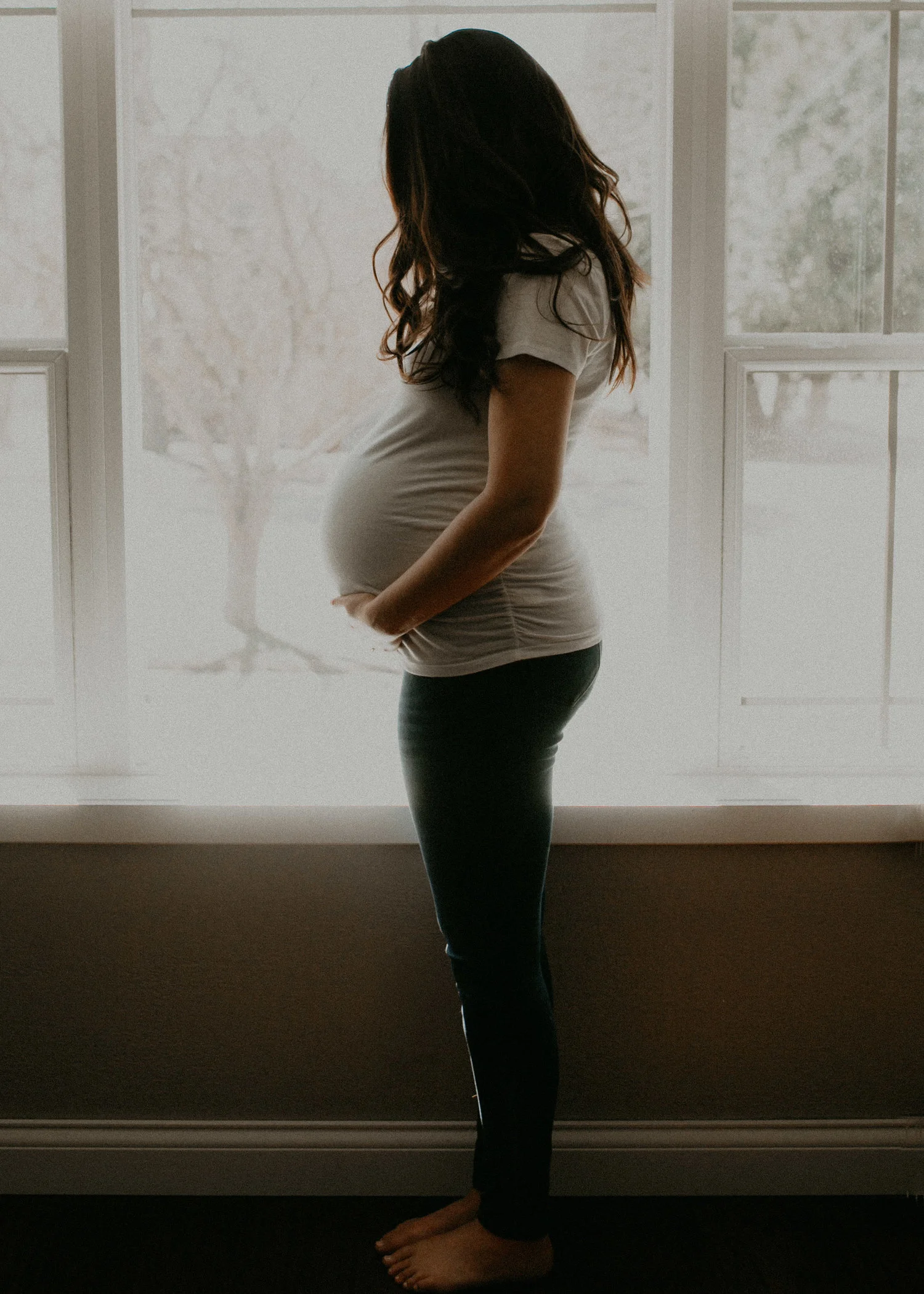marshfield-wi-maternity-in-home-lifestyle-photo-session.jpg