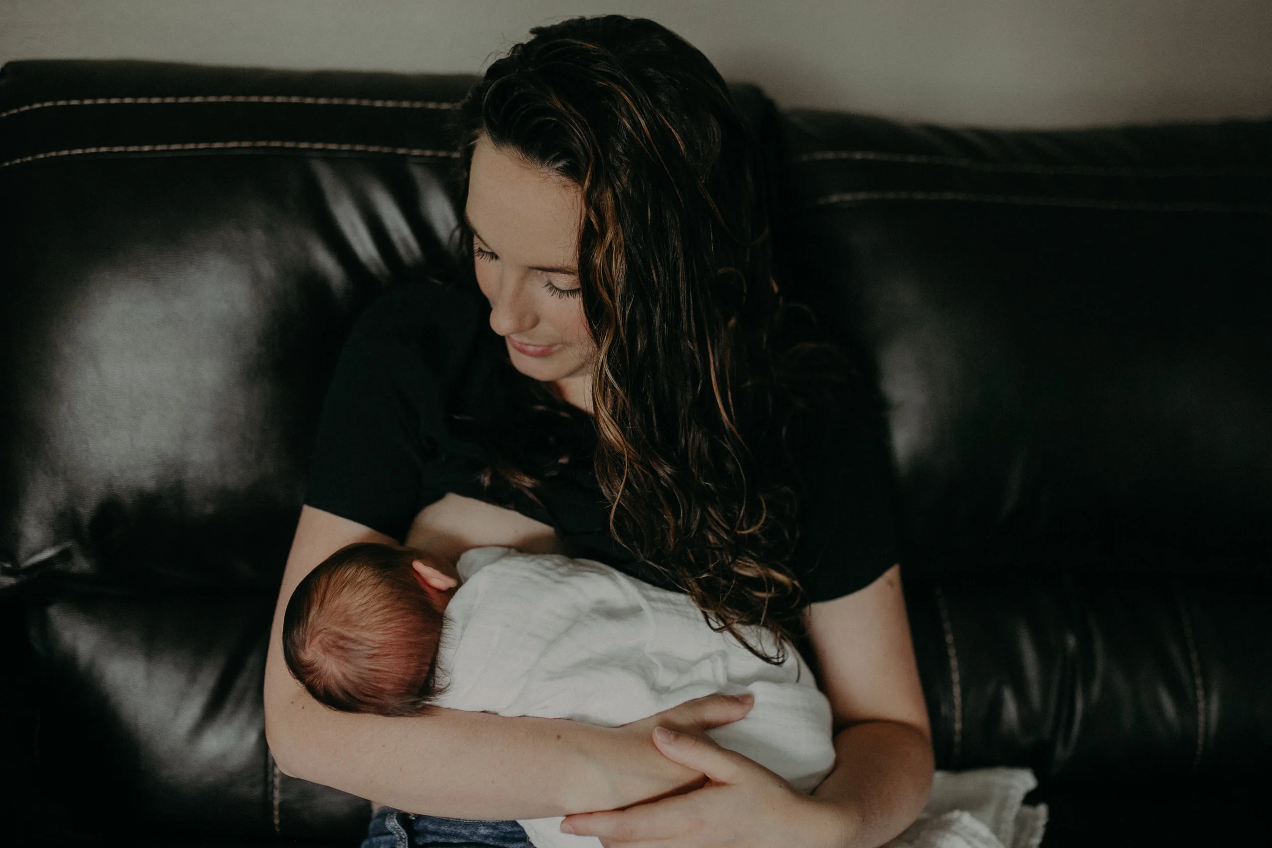 Marshfield WI lifestyle newborn session while mom is breastfeeding new baby