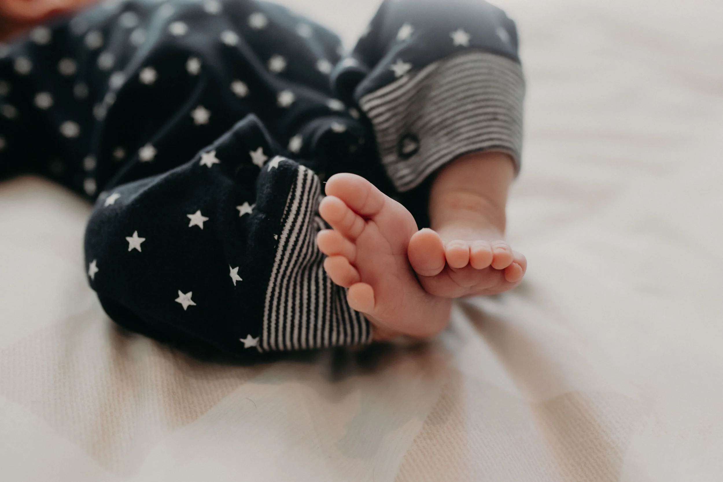 newborn baby boy toes during lifestyle photo session in Wausau WI