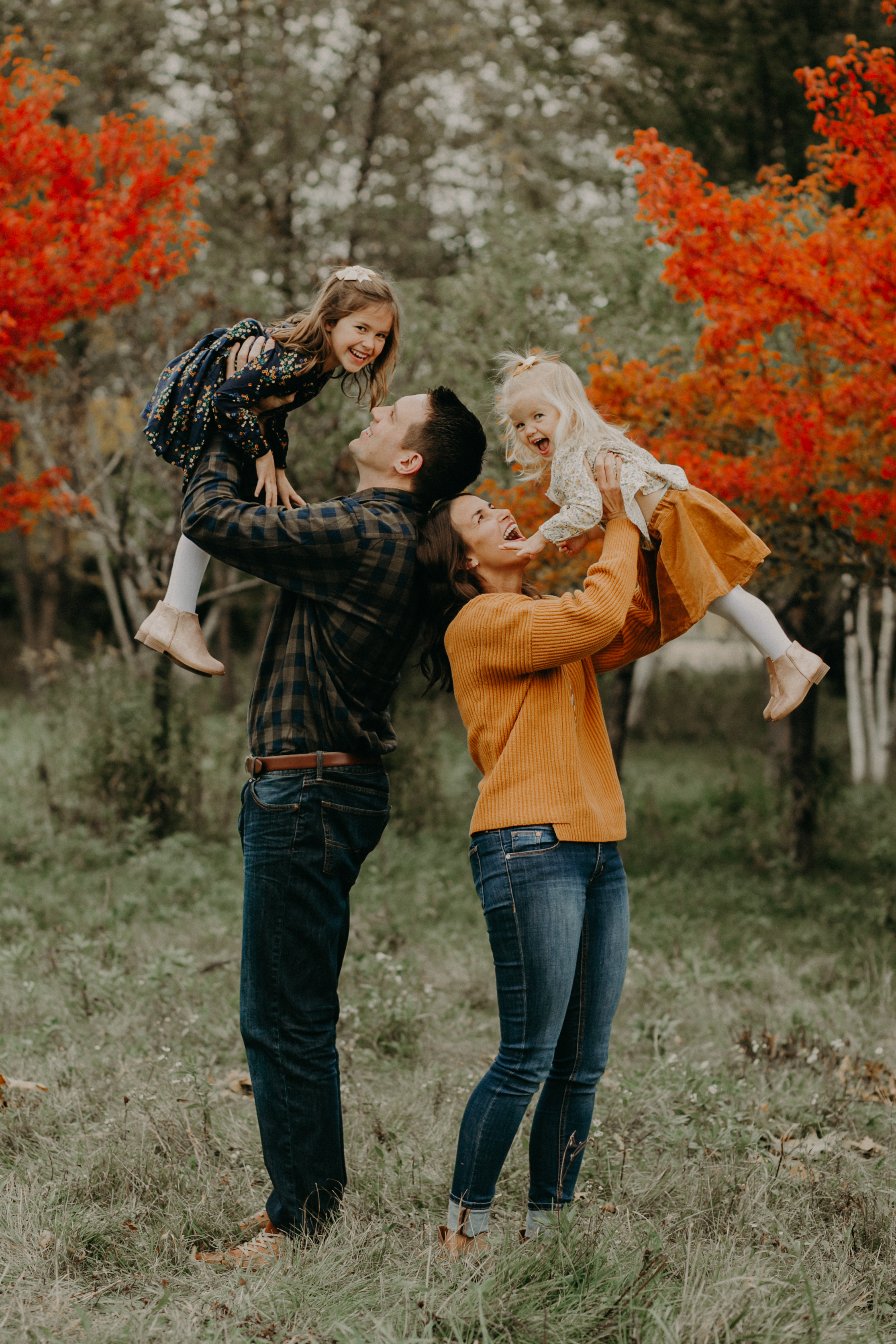  River Falls and Hudson WI photographer Andrea Wagner captures fall family photos 