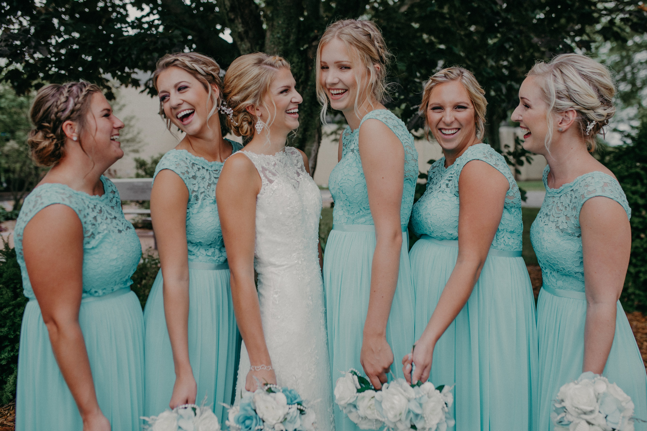 lenz-wedding-bridal-party-laughing