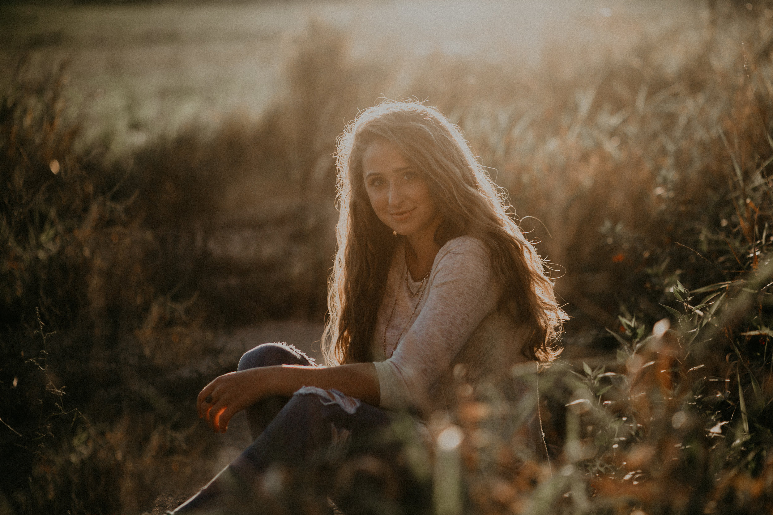 senior-portraits-field-chili-wi-sunset-dara-stichert