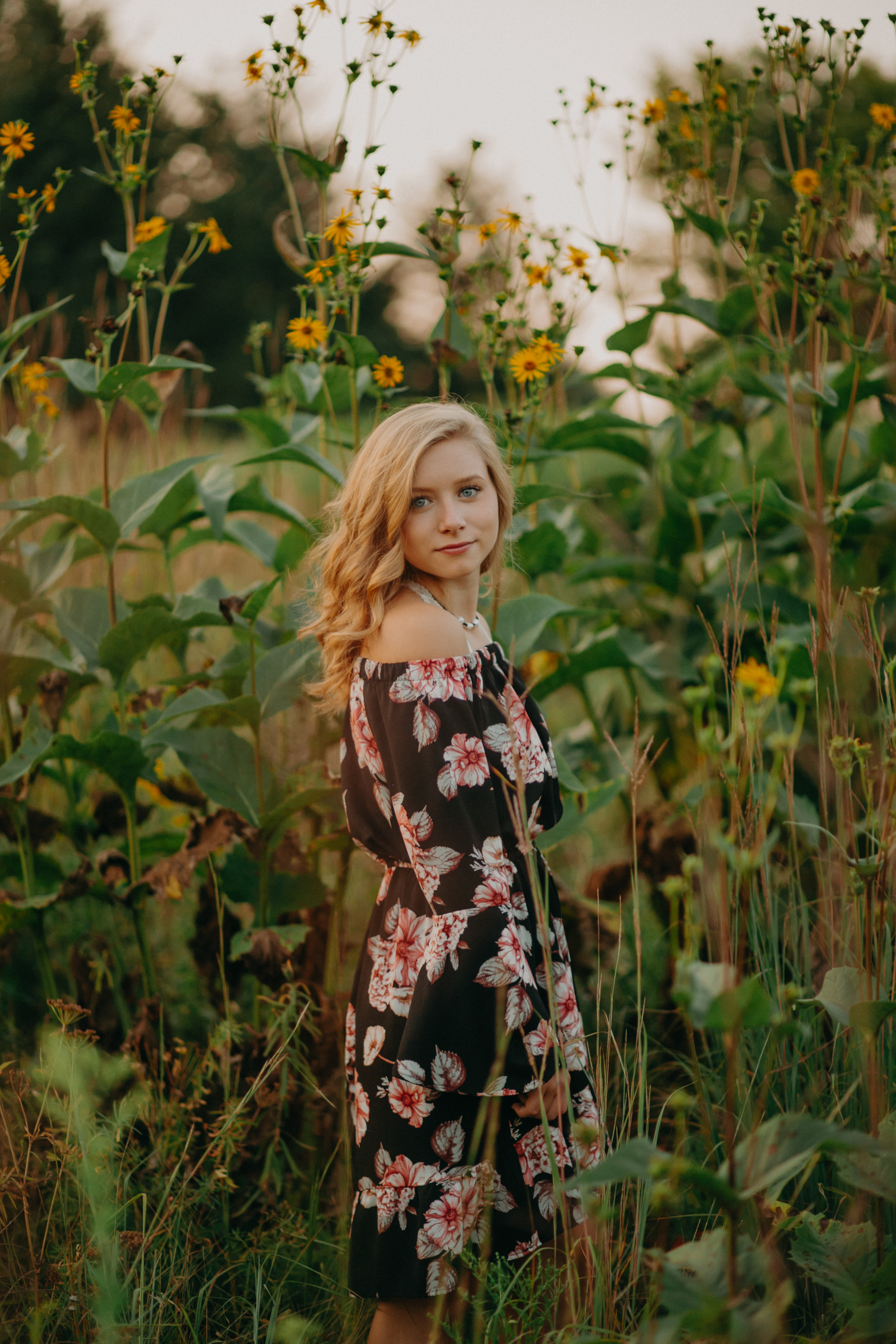 senior-sunflower-field-hudson-wi-photography