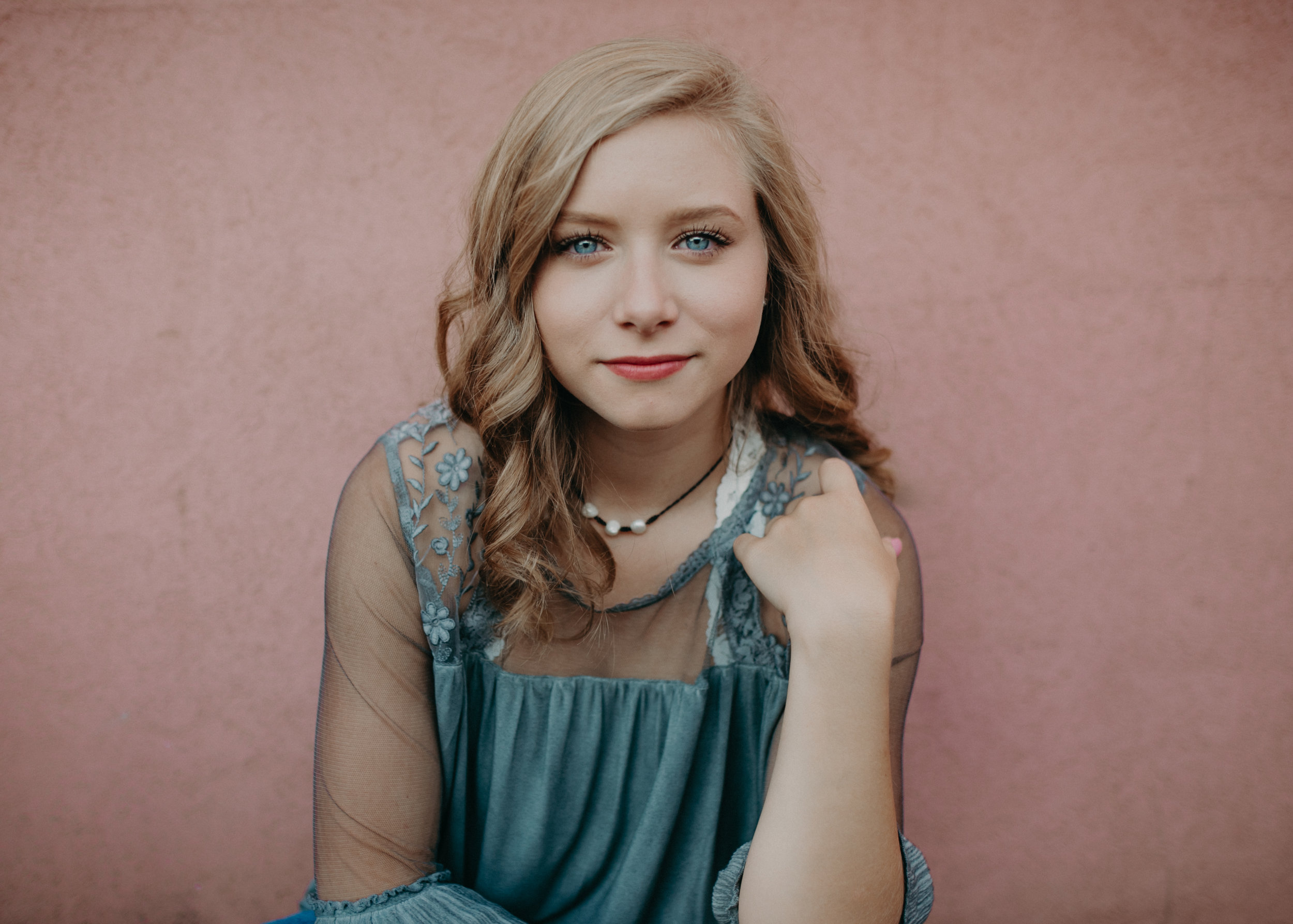 Hudson-wi-senior-photographer-pink-wall