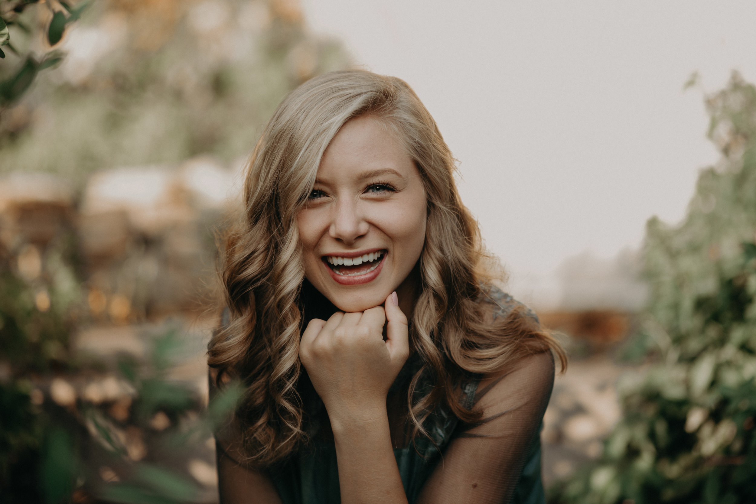 Hudson-wi-senior-session-smiling-laughing-downtown