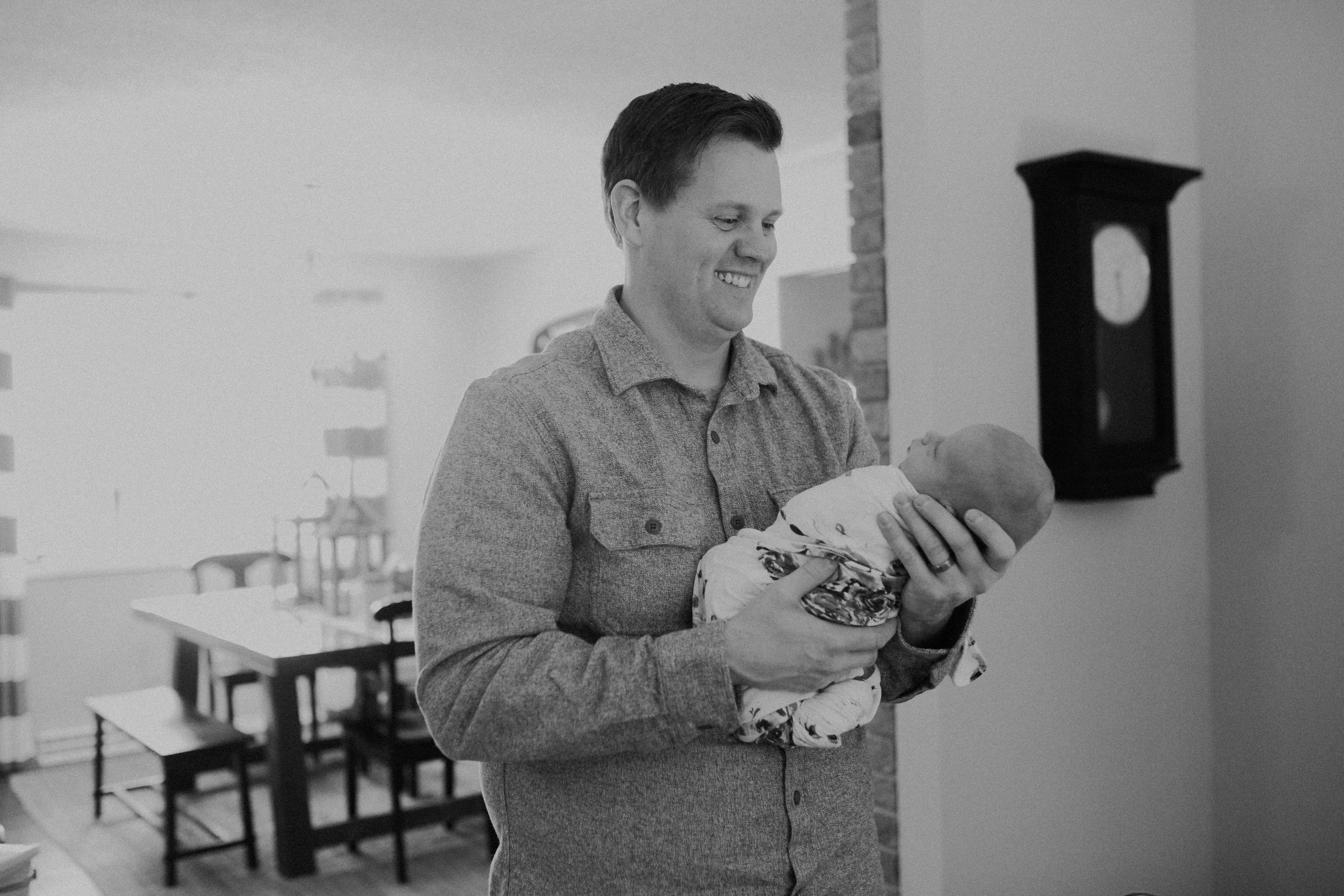 Hudson-wi-newborn-lifestyle-in-home-photographer